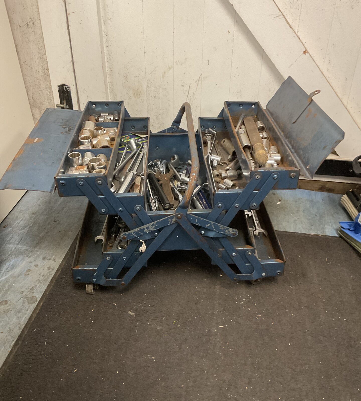 Blue cantilever toolbox with Tools - Image 2