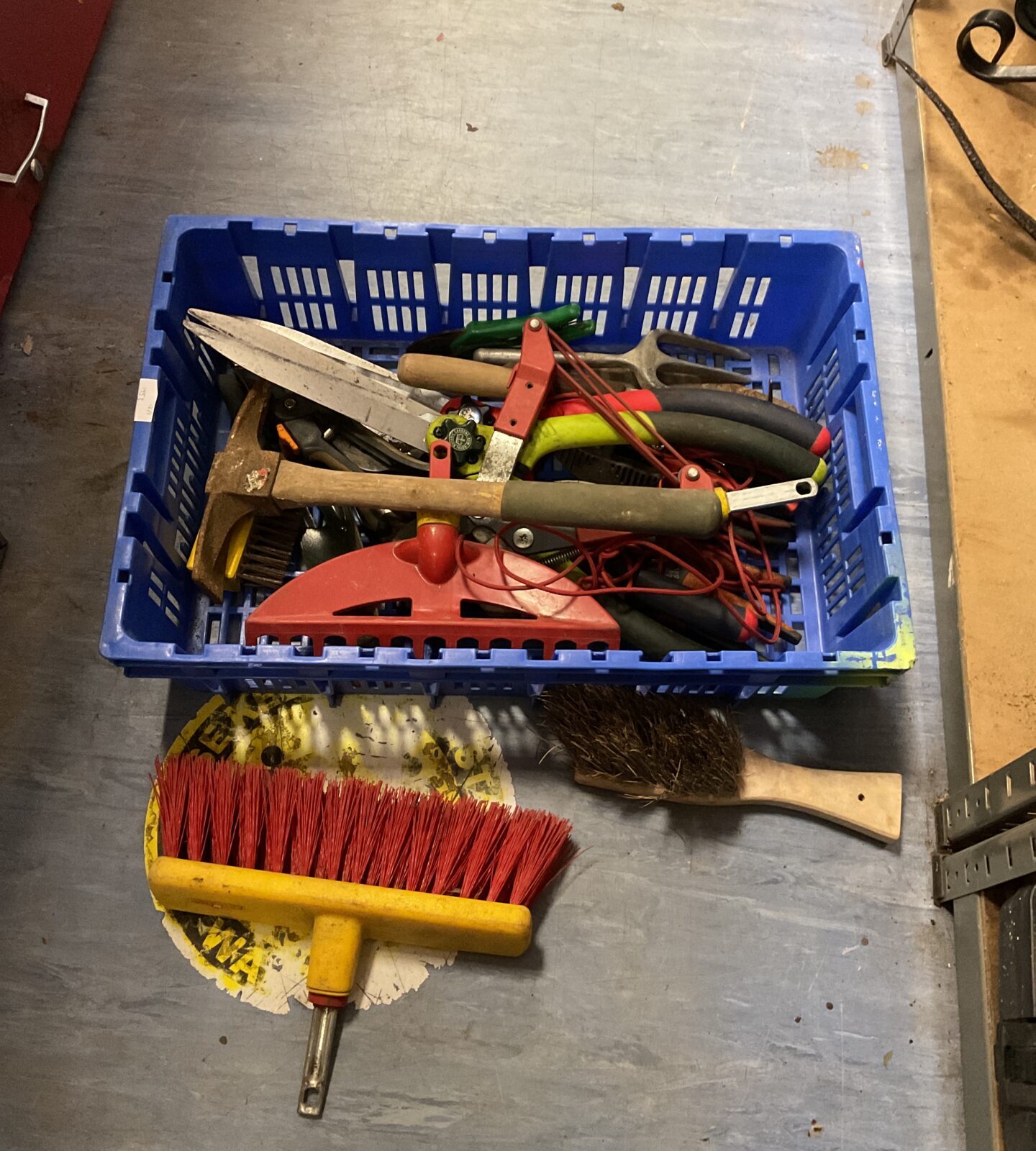 Tray of mixed garden tools