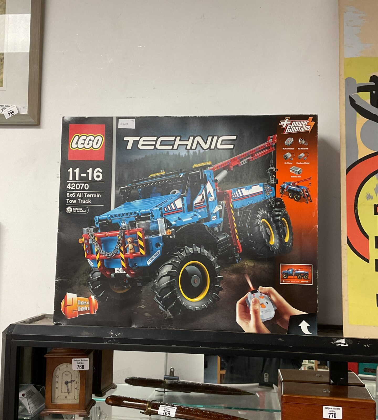 Lego technic 42070 6x6 all terrain tow truck boxed & complete