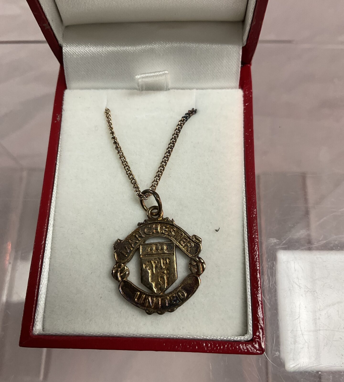 manchester utd pendant necklace