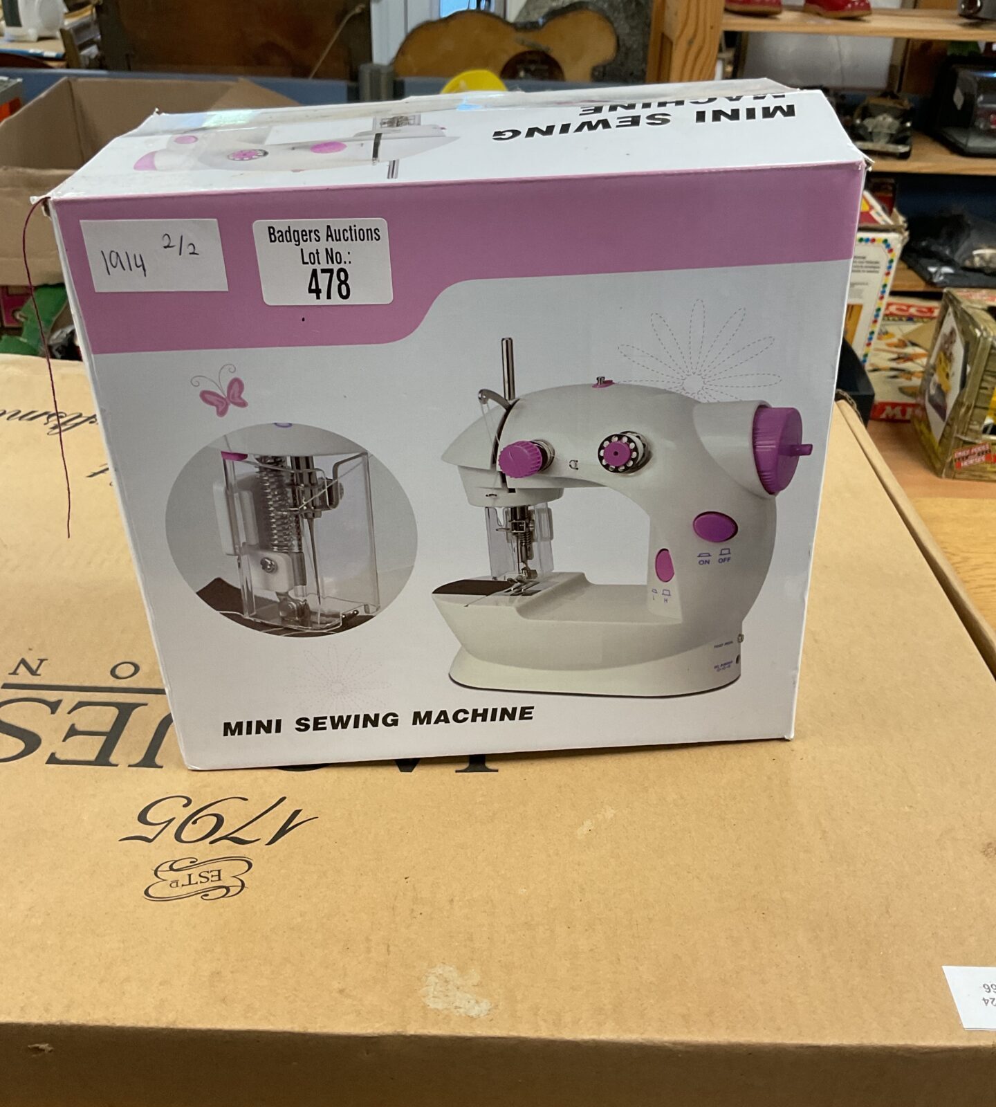 Mini sewing machine