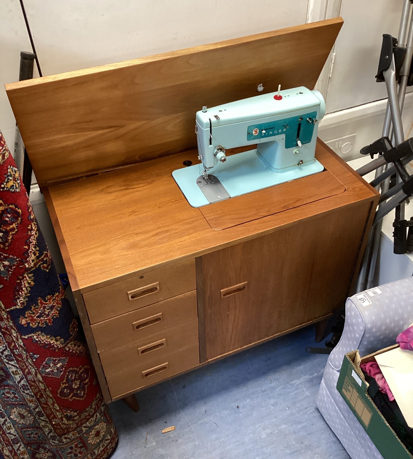 Sewing desk with singer sewing machine complete with power lead & peddle