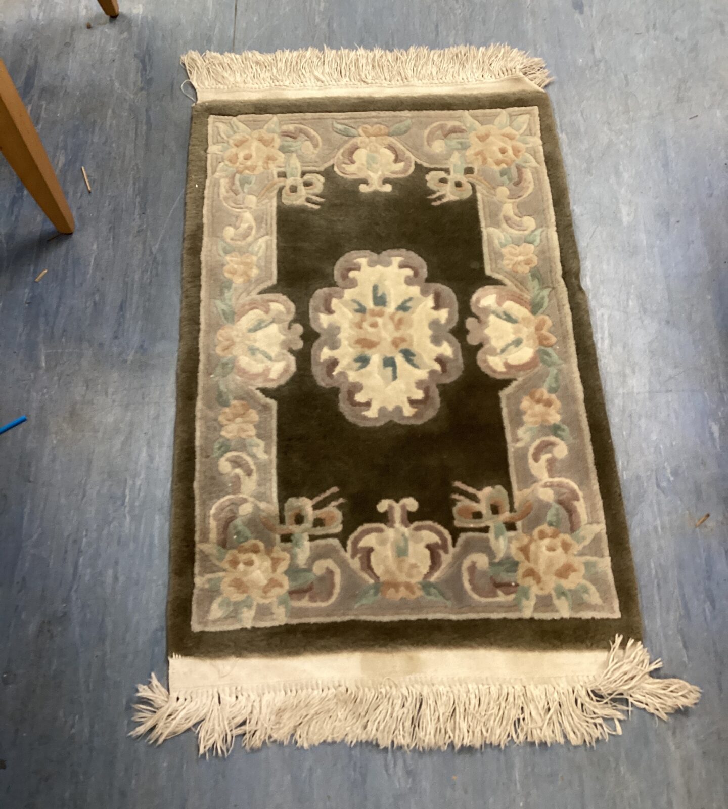 Small floral pattern rug 3 x 2ft