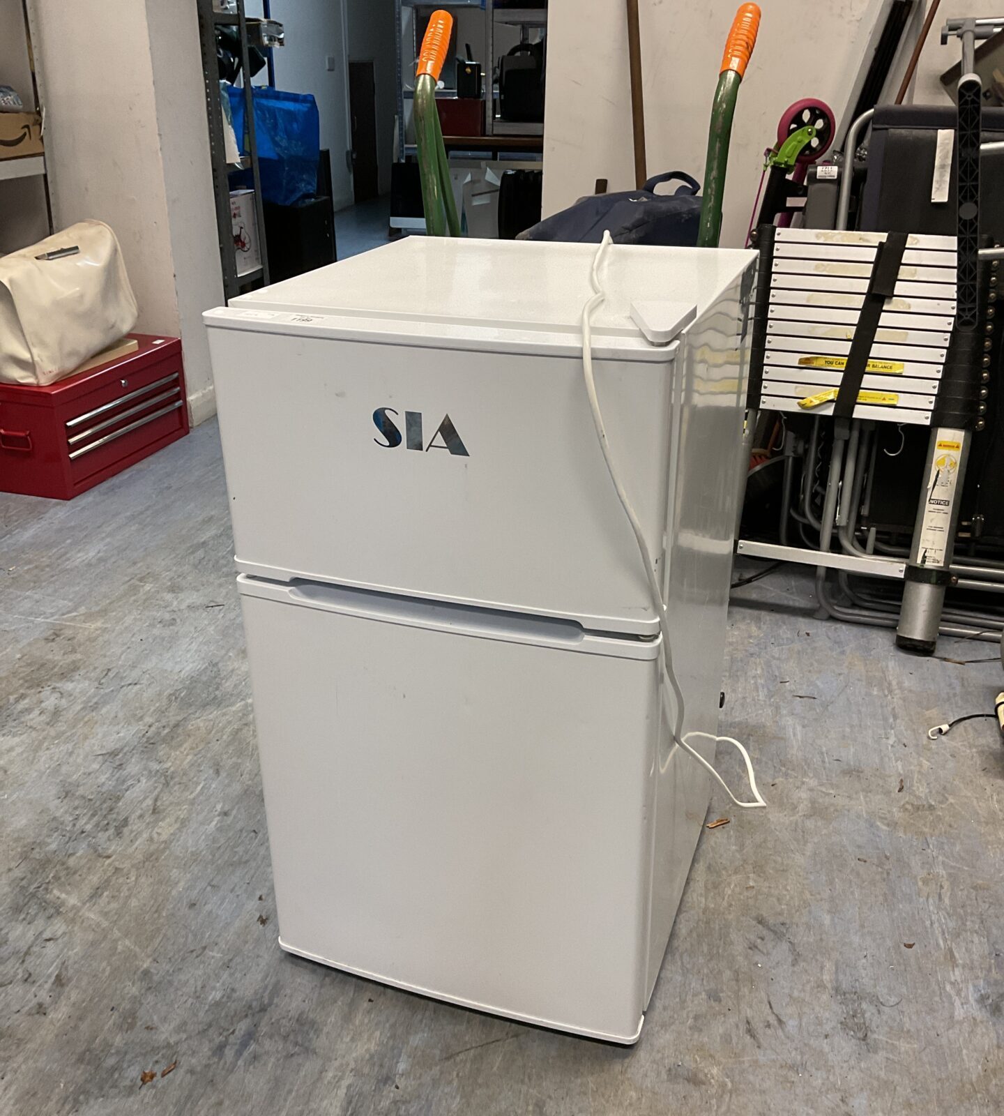 Small under counter sia fridge freezer