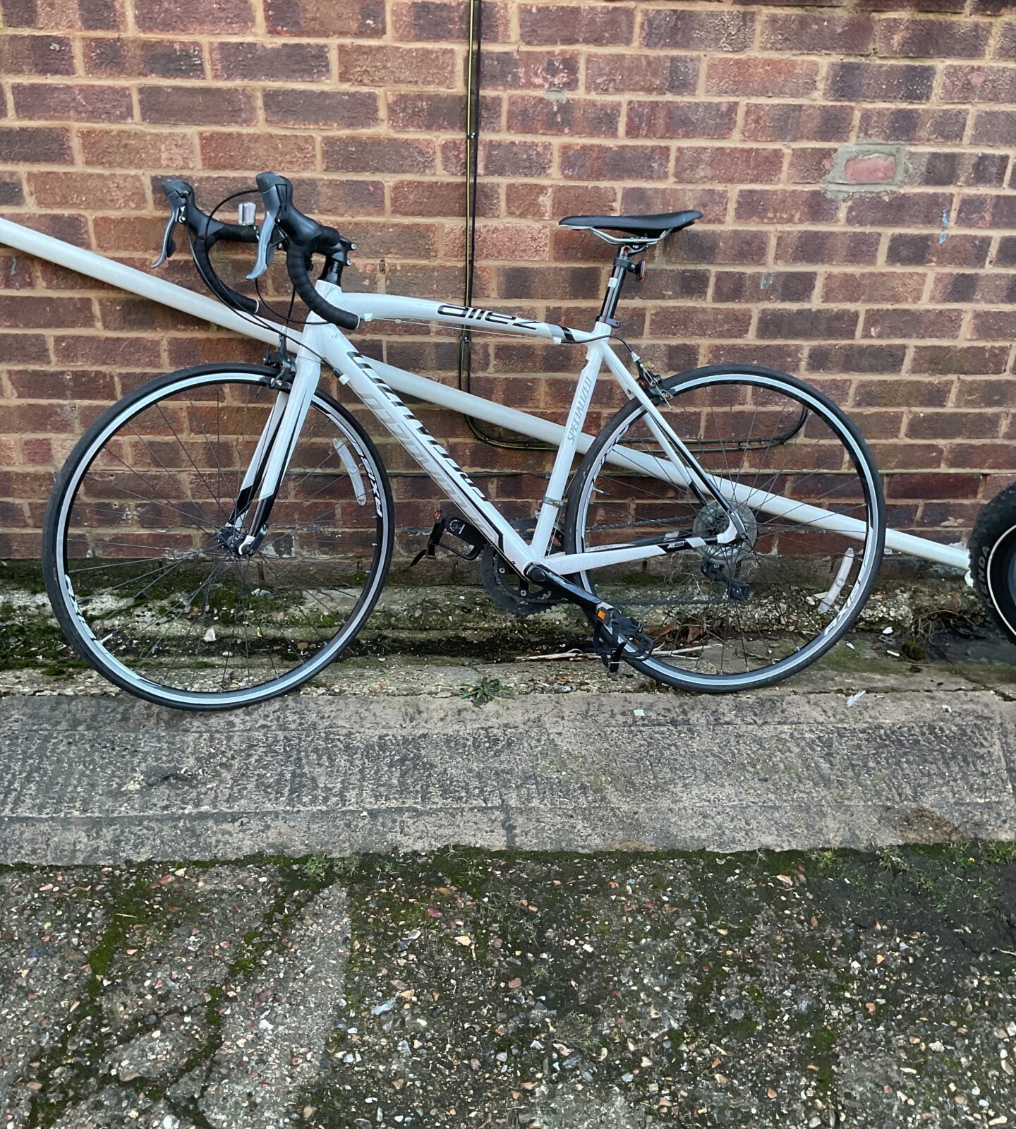 Specialized allez road bike