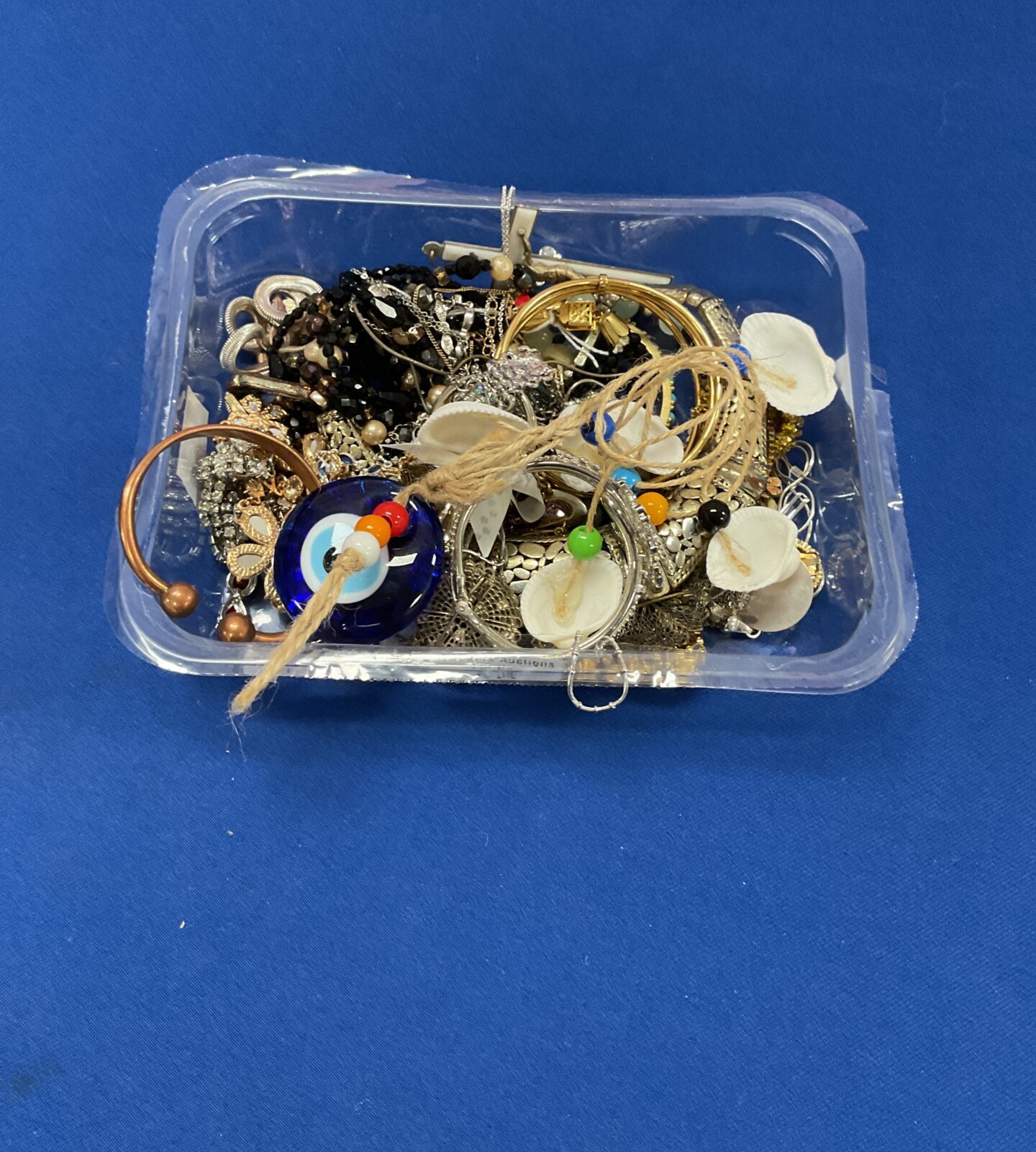 Tray of mixed costume jewellery