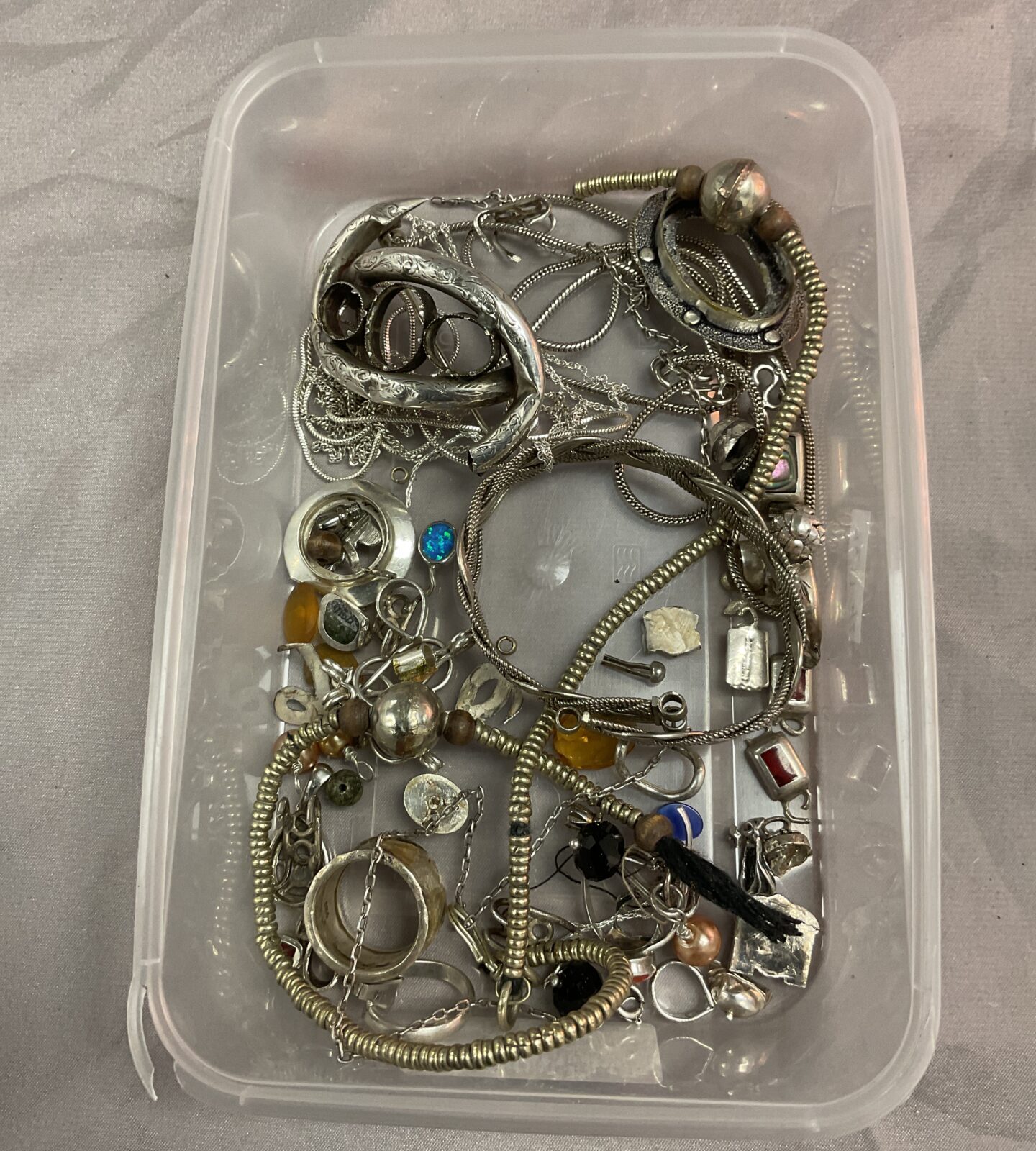 Tray of mixed jewellery inc silver