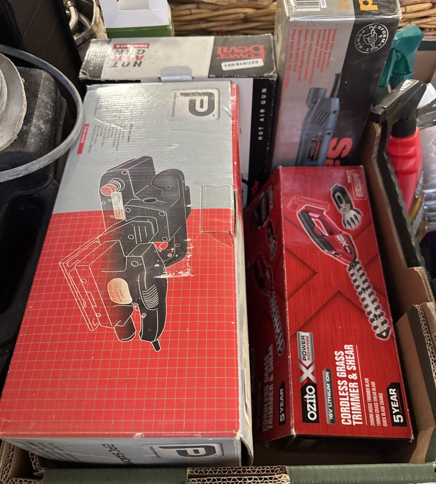 tray of mixed power tools inc pro performance sanding kitn