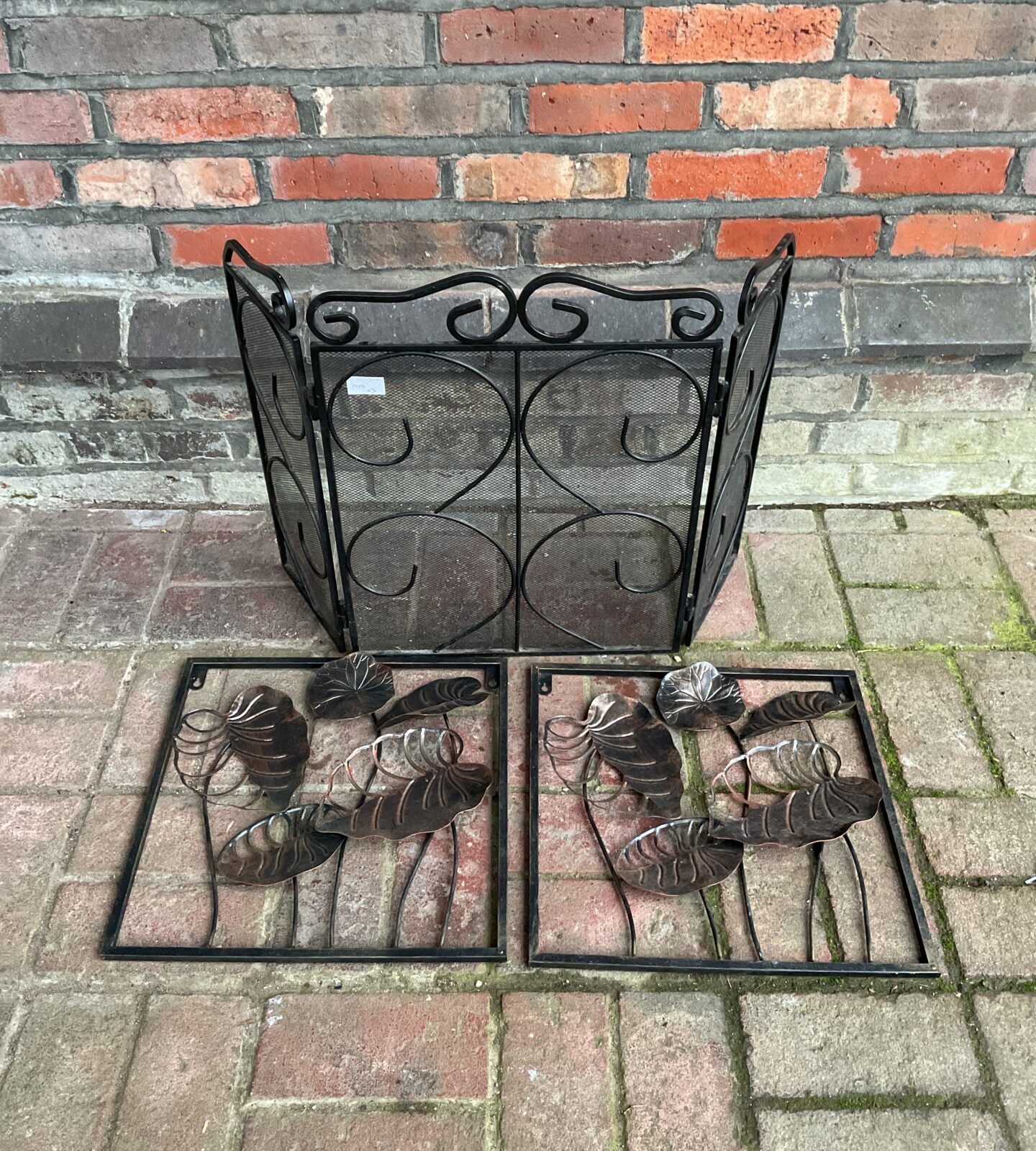 Two metal wall art leaf panels & firescreen