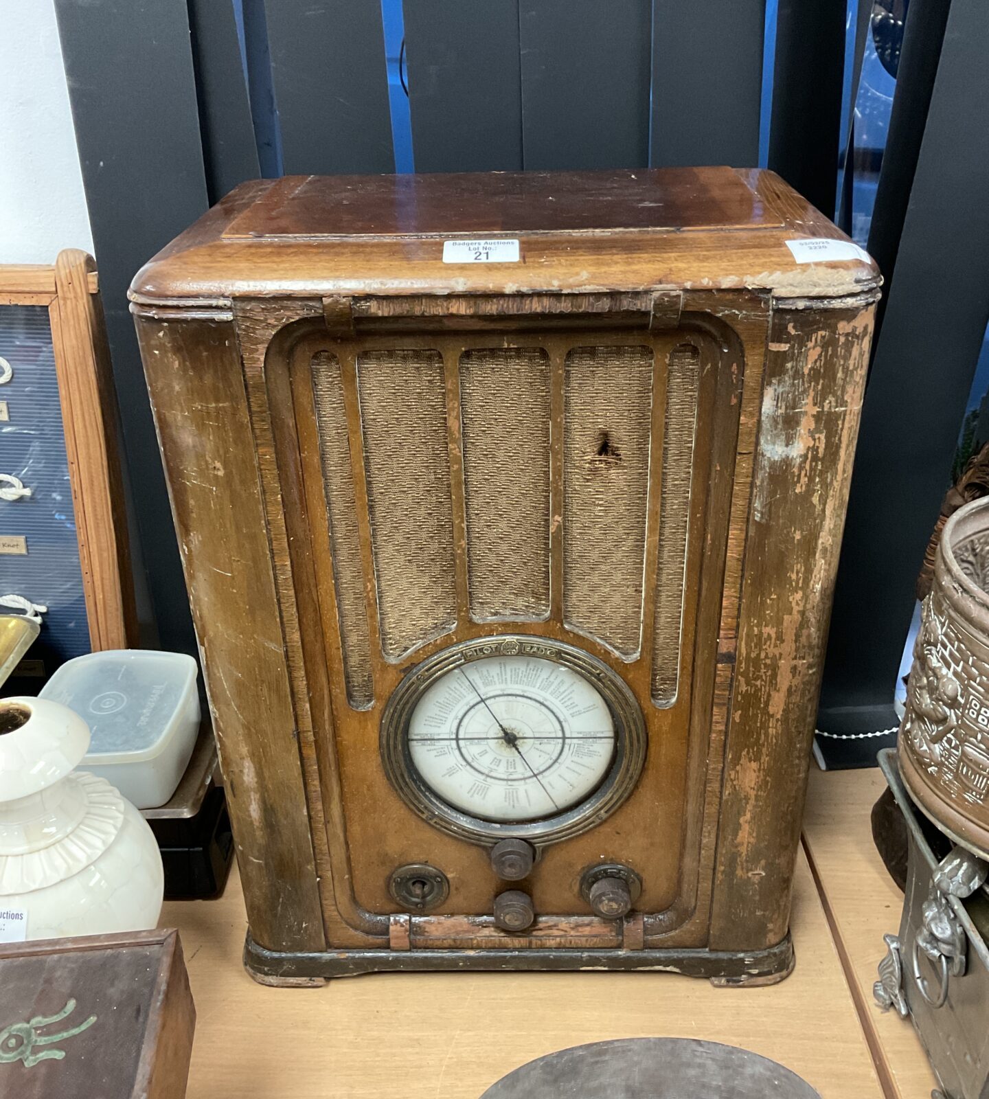 Vintage 1930s pilot valve radio