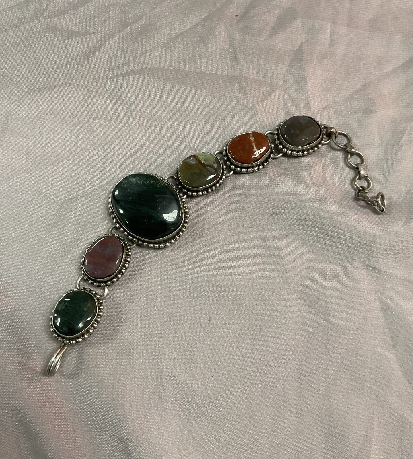 Vintage agate bracelet set with six polished stones