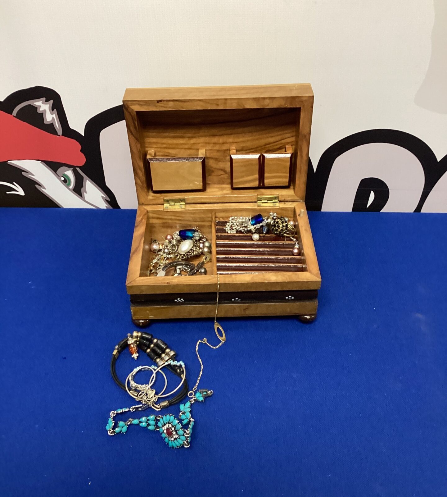 Wooden musical jewellery box