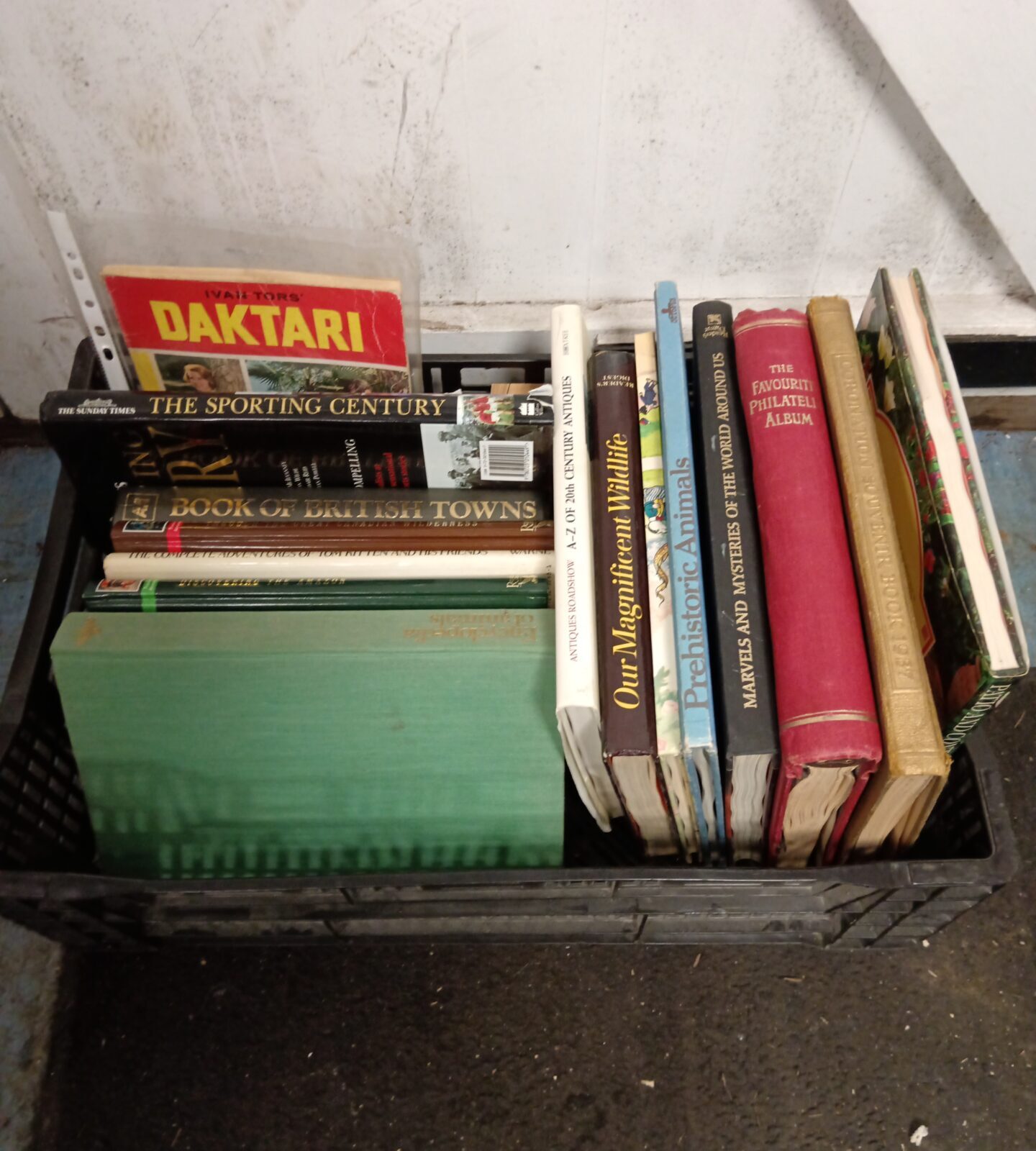 Box of mixed books including the favourite philatelic