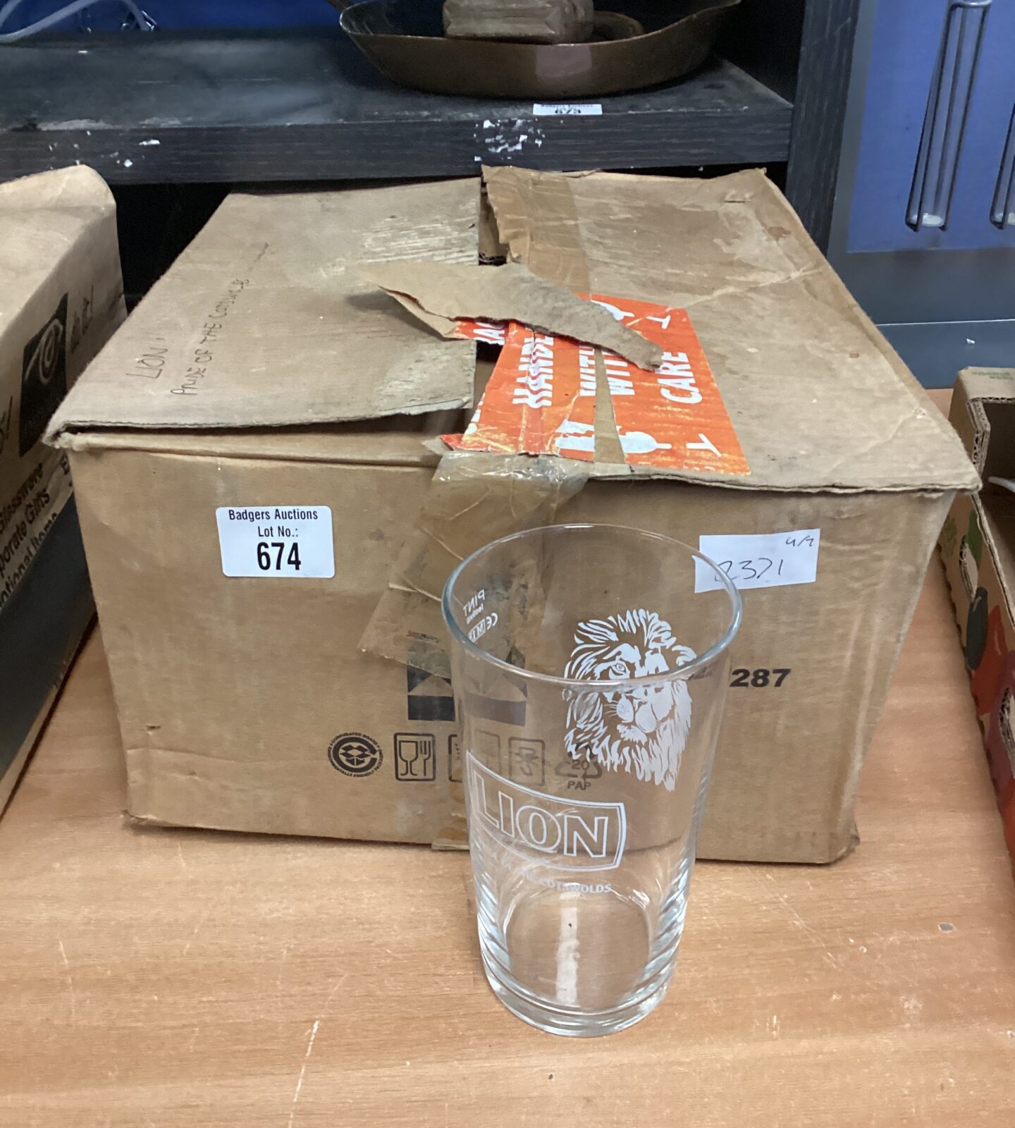 box of 8 lion pride of the cotswolds pint glasses