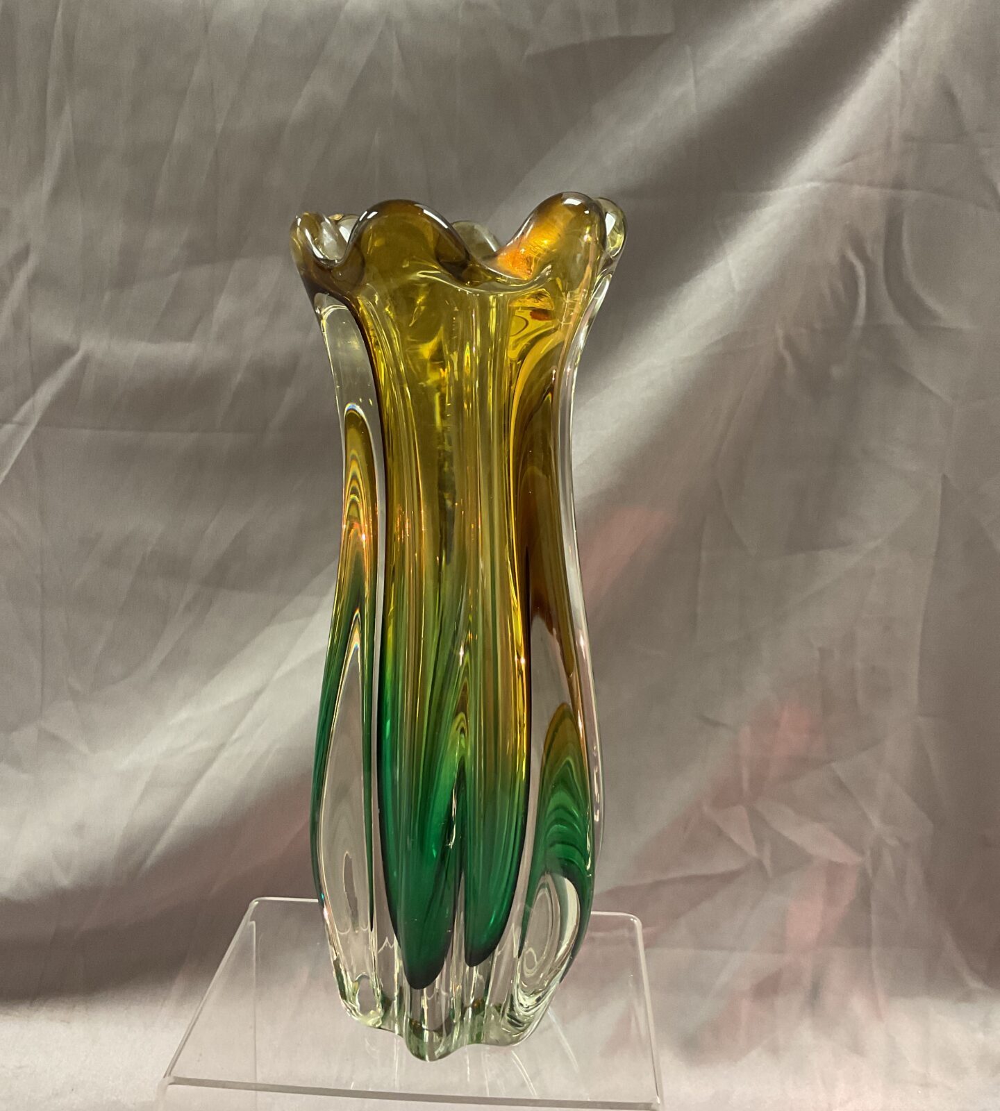 retro 1960s narumi Sanyoglass 10” vase