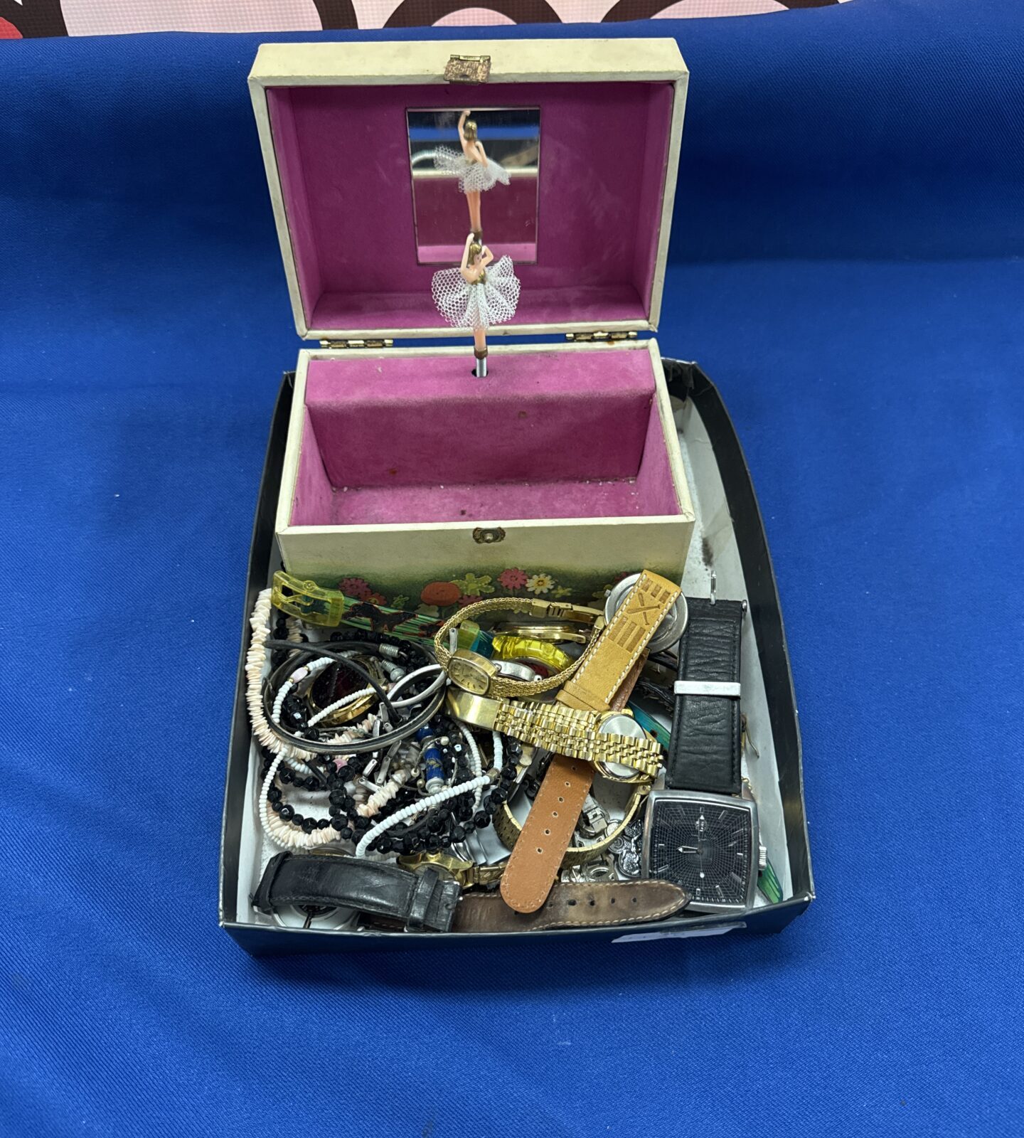 Tray of costume jewellery & watches with a jewellery box