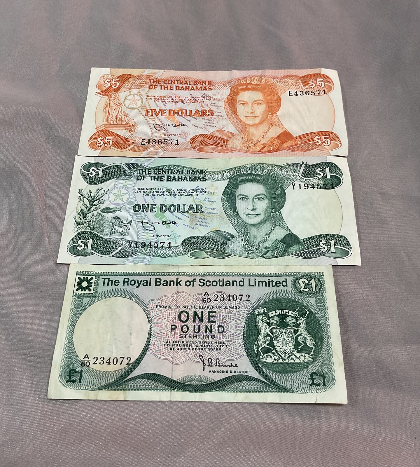 Two Bahamas dollar notes and Scottish one pound note