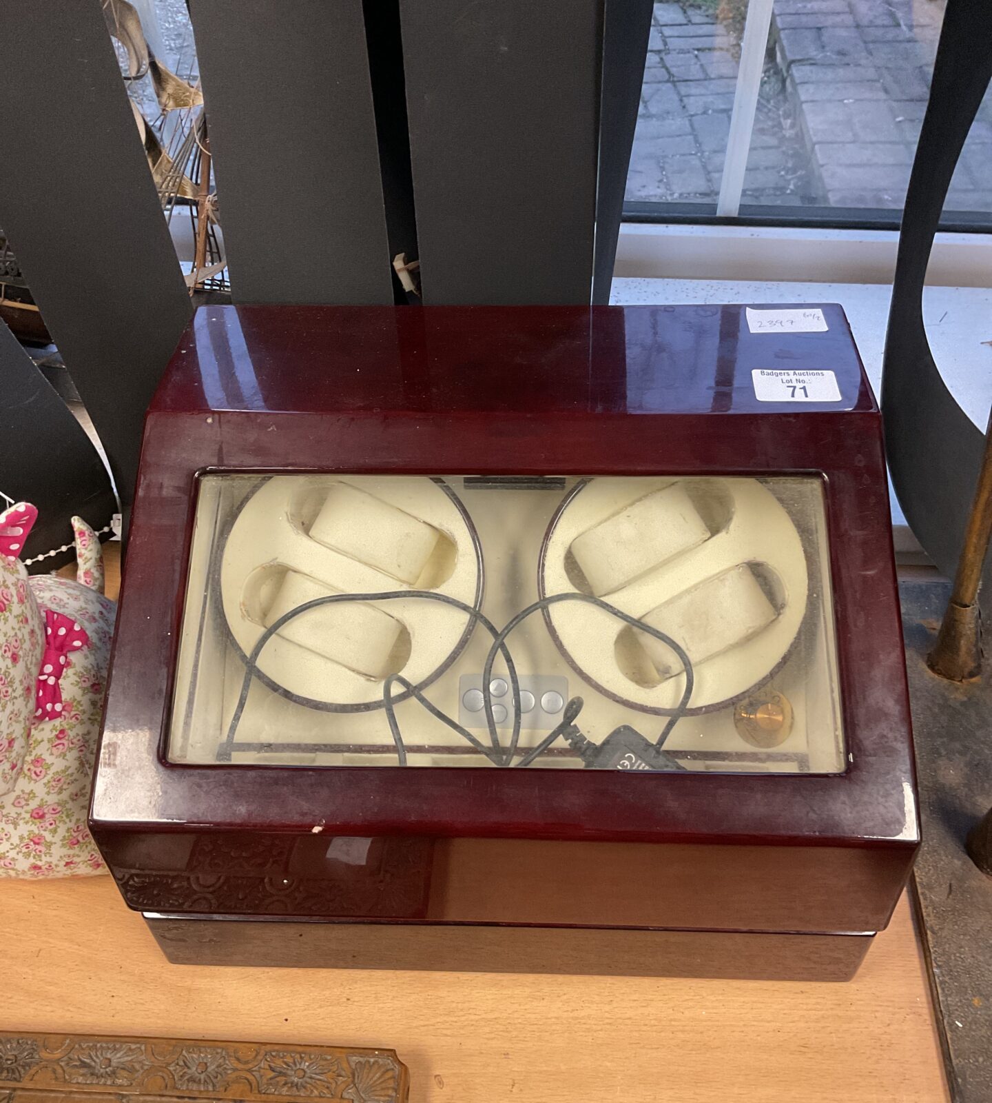 Automatic watch winder box working