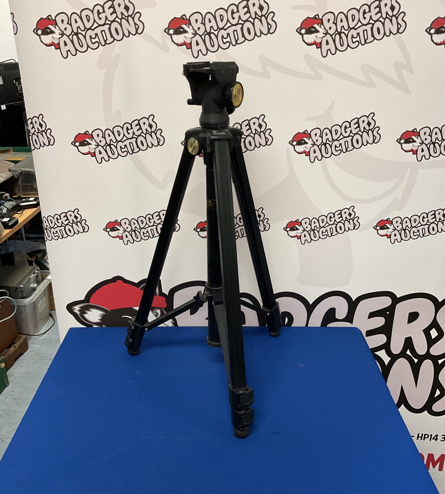 Heavy duty camera tripod