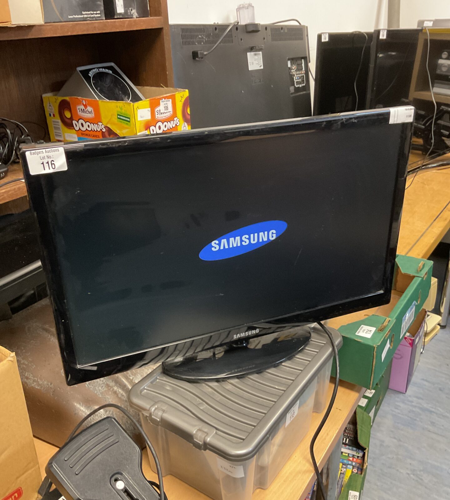 Samsung 22” hd tv working (with remote)