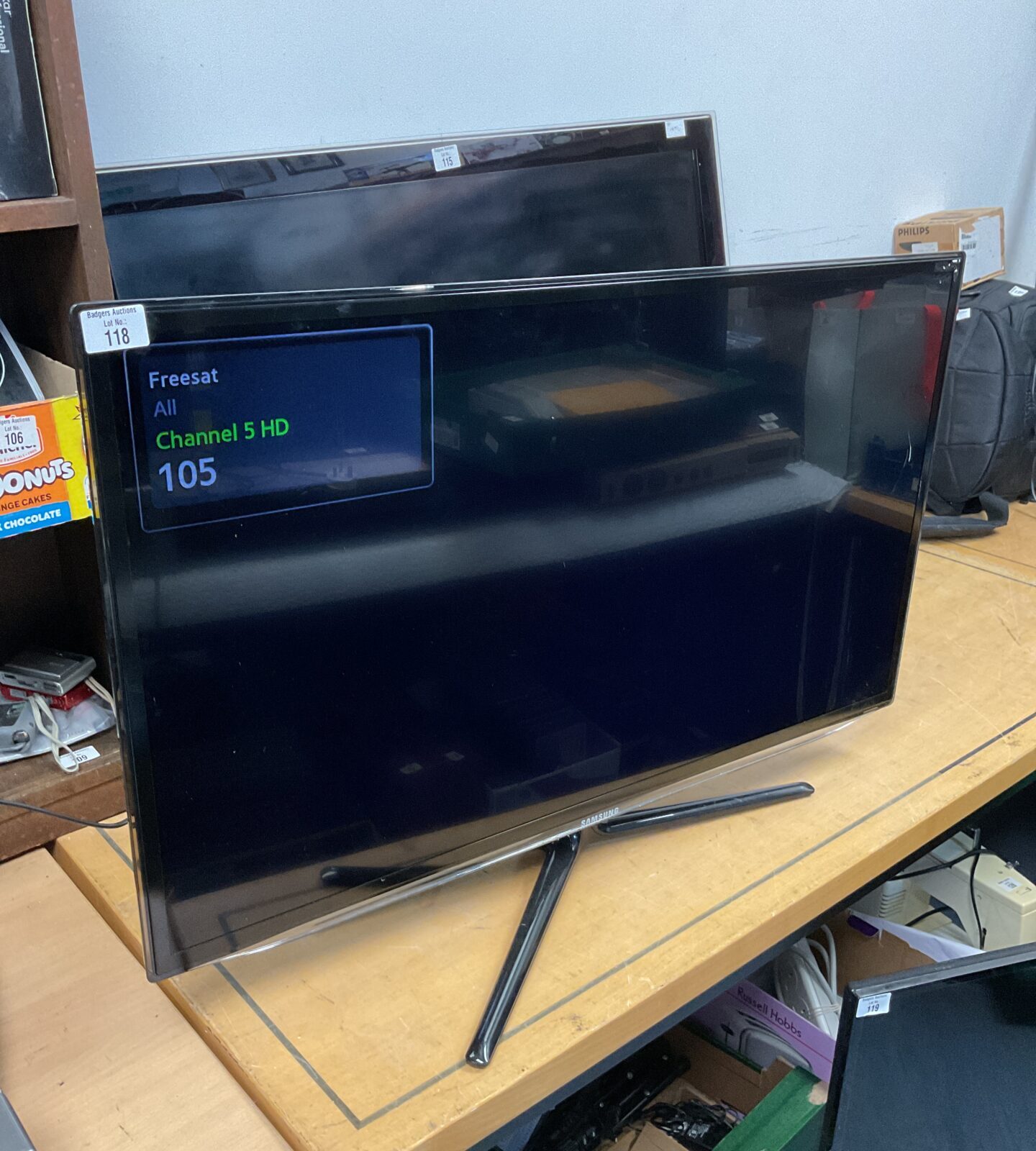 Samsung 37” led smart tv working (no remote)