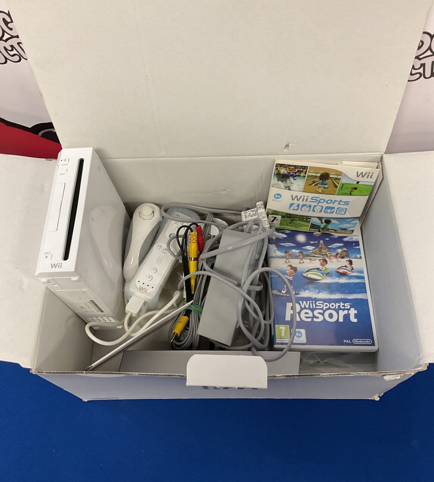 Nintendo wii console bundle with wii sports games