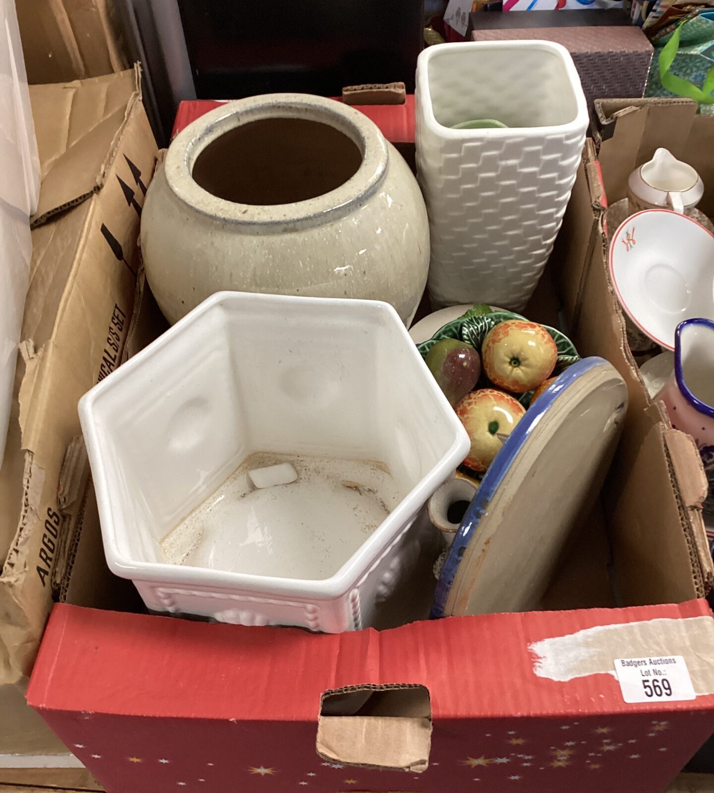 Tray of mixed ceramic vases & plant pots