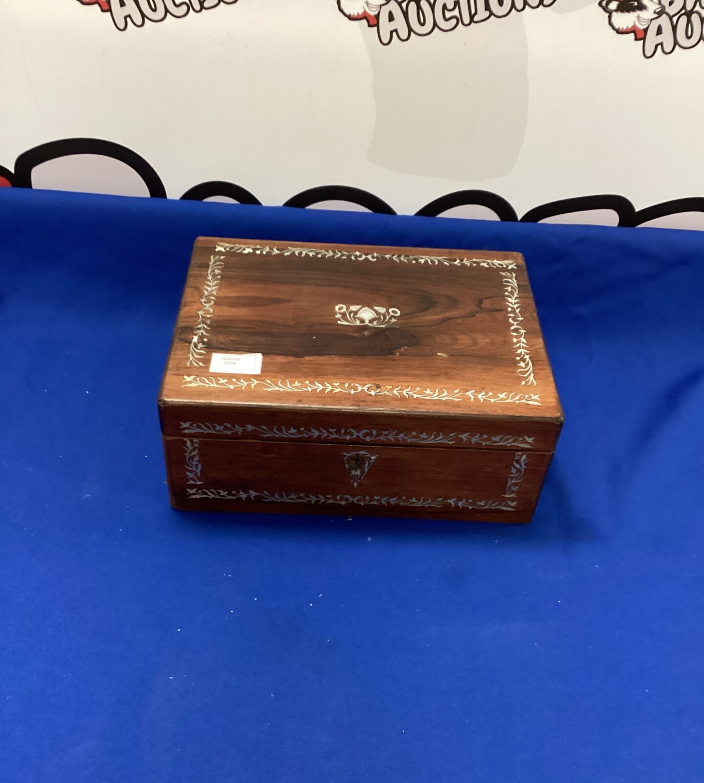 Wooden jewellery box with inlaid lid and sides