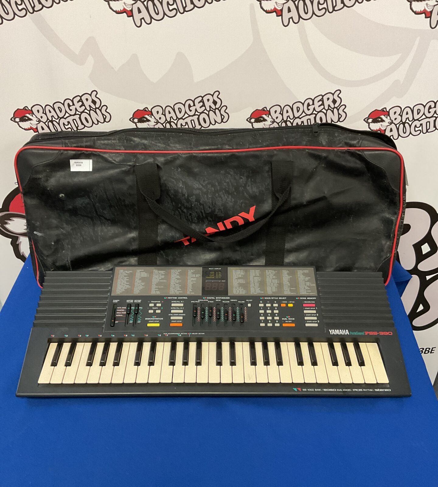 Yamaha pss-390 keyboard with case