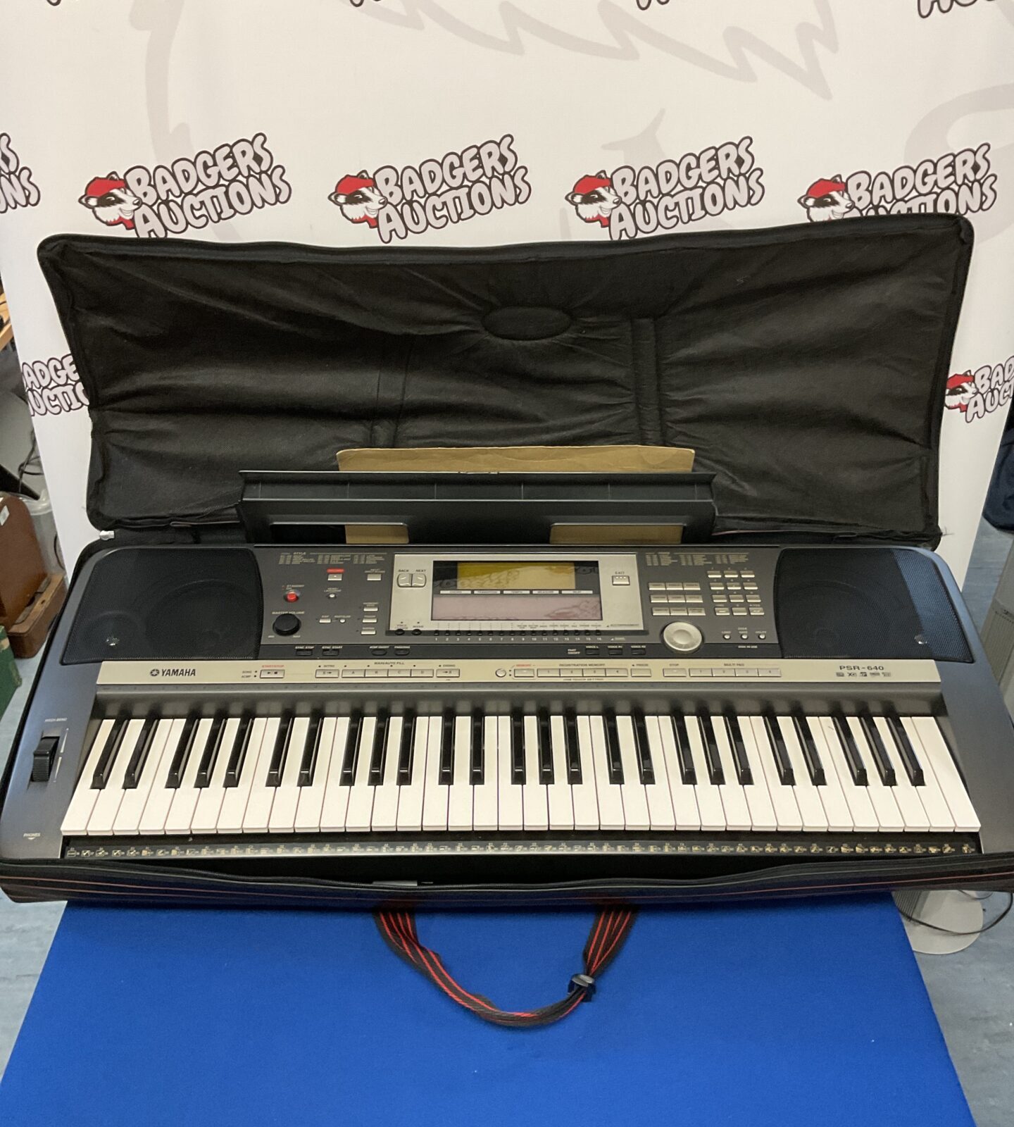 Yamaha psr-640 keyboard with power supply