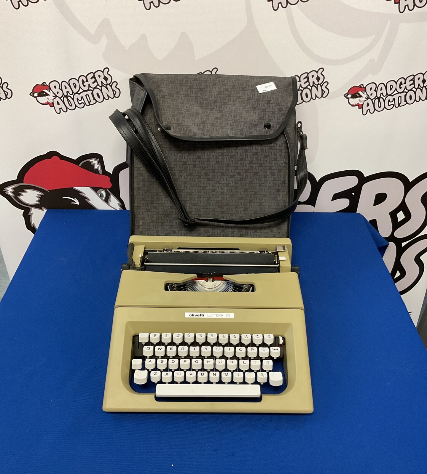 Olivetti lettera 25 typewriter