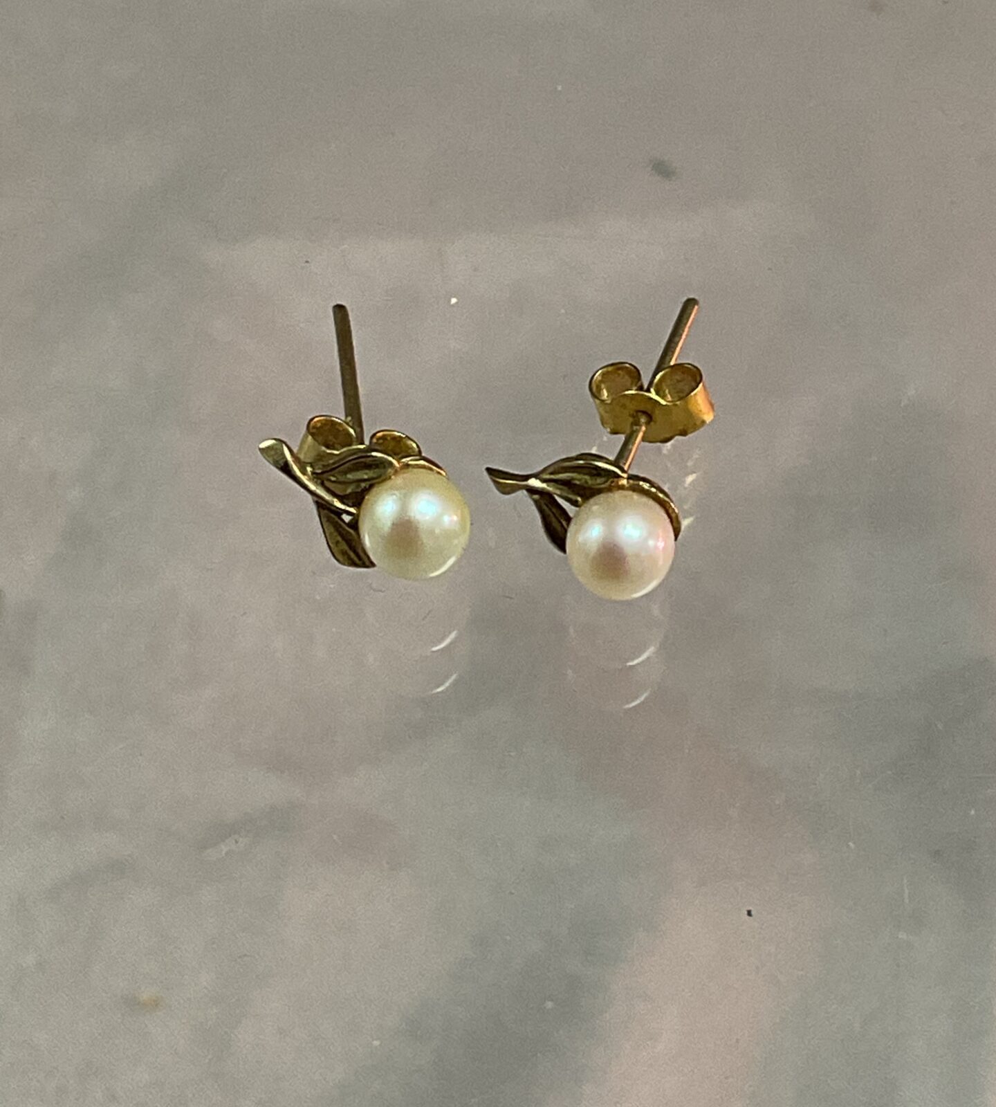 Pair of 9ct gold Pearl stud earrings