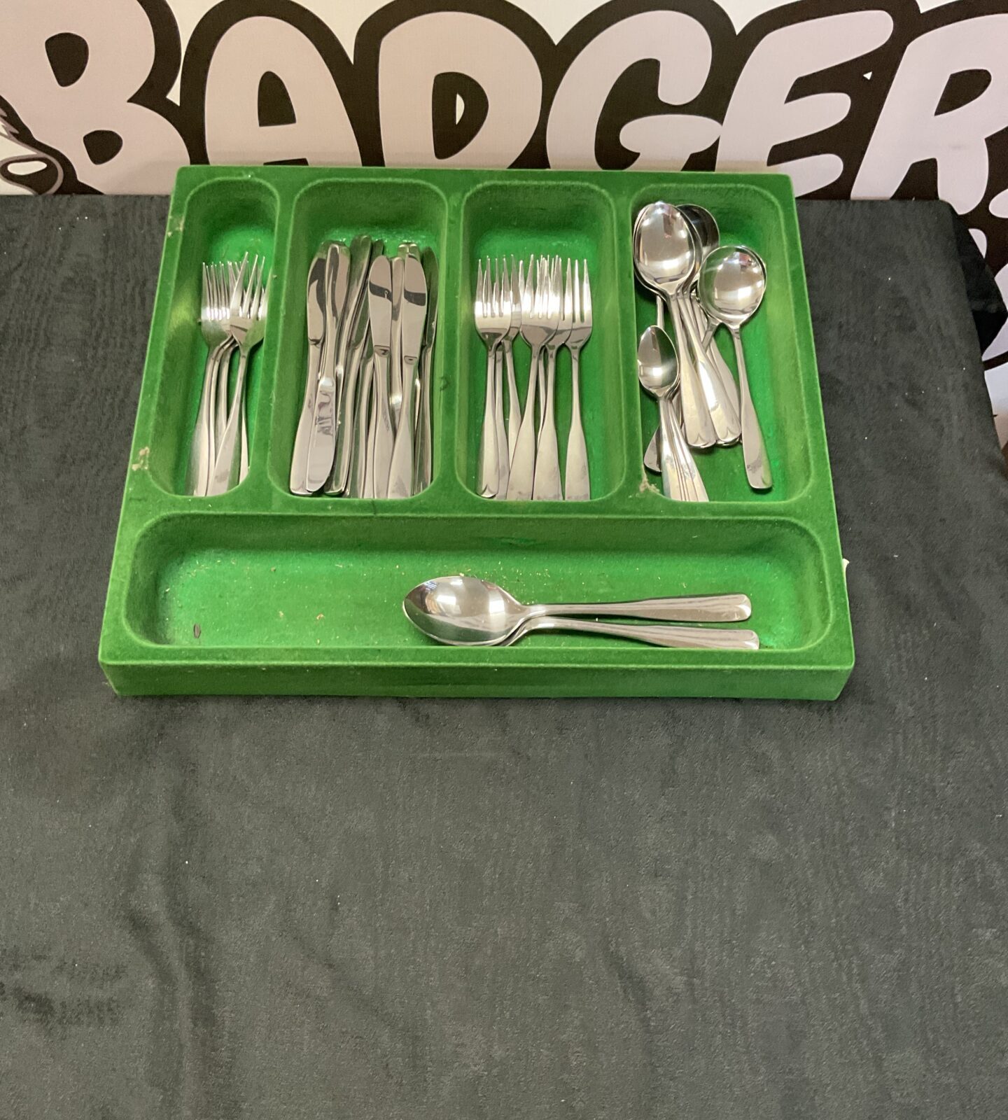 Oneida cutlery set