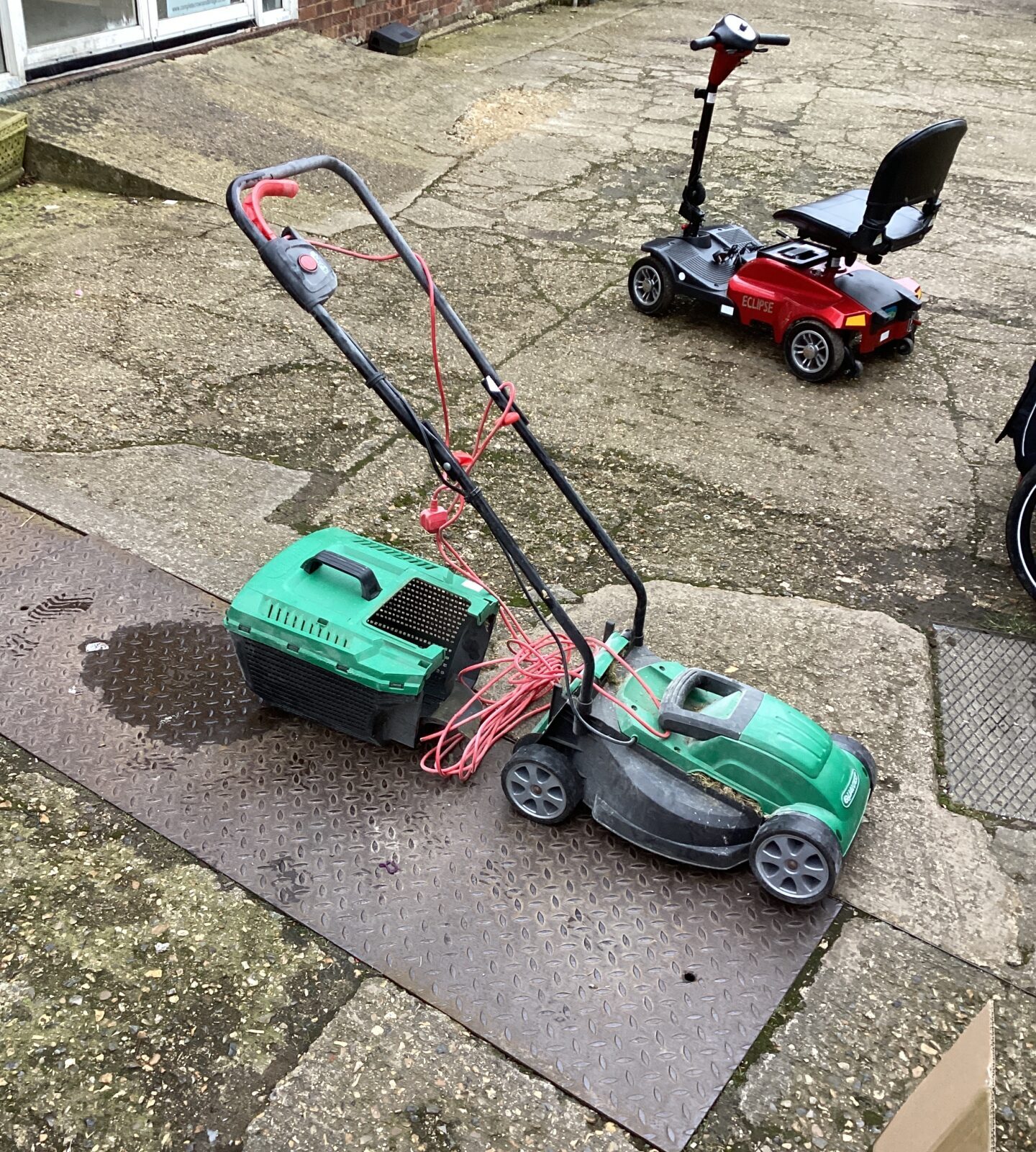 Qualcast Electric lawn mower