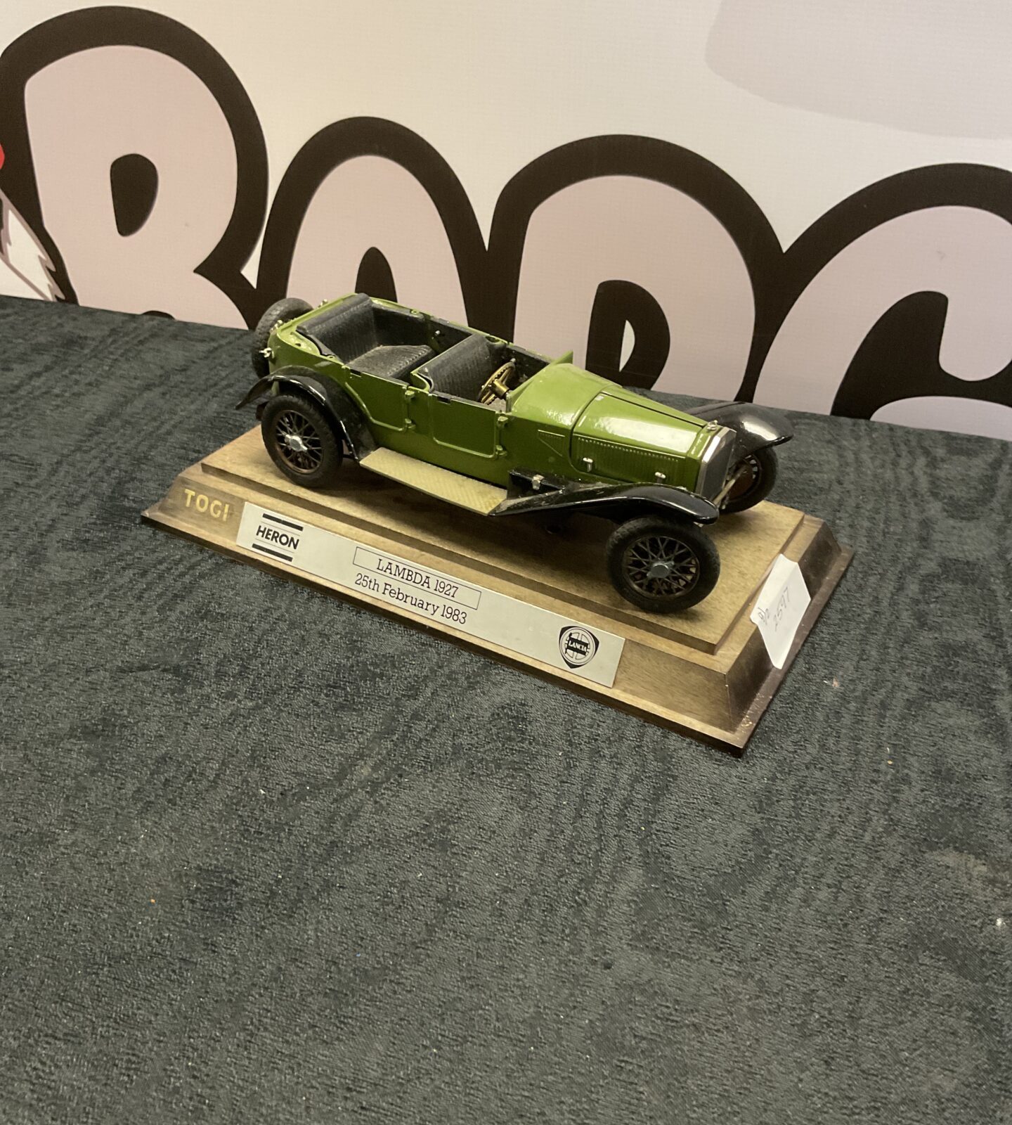 Togi Heron lambda 1927 25th February 1983 diecast model with stand