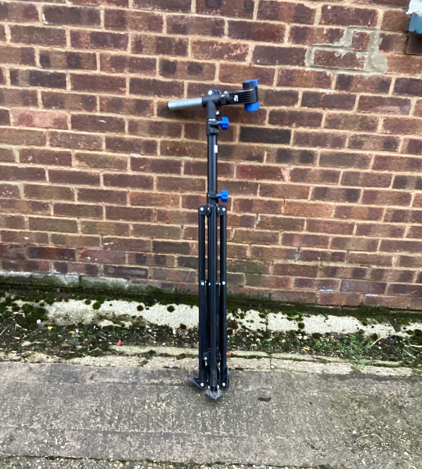 Bike repair stand