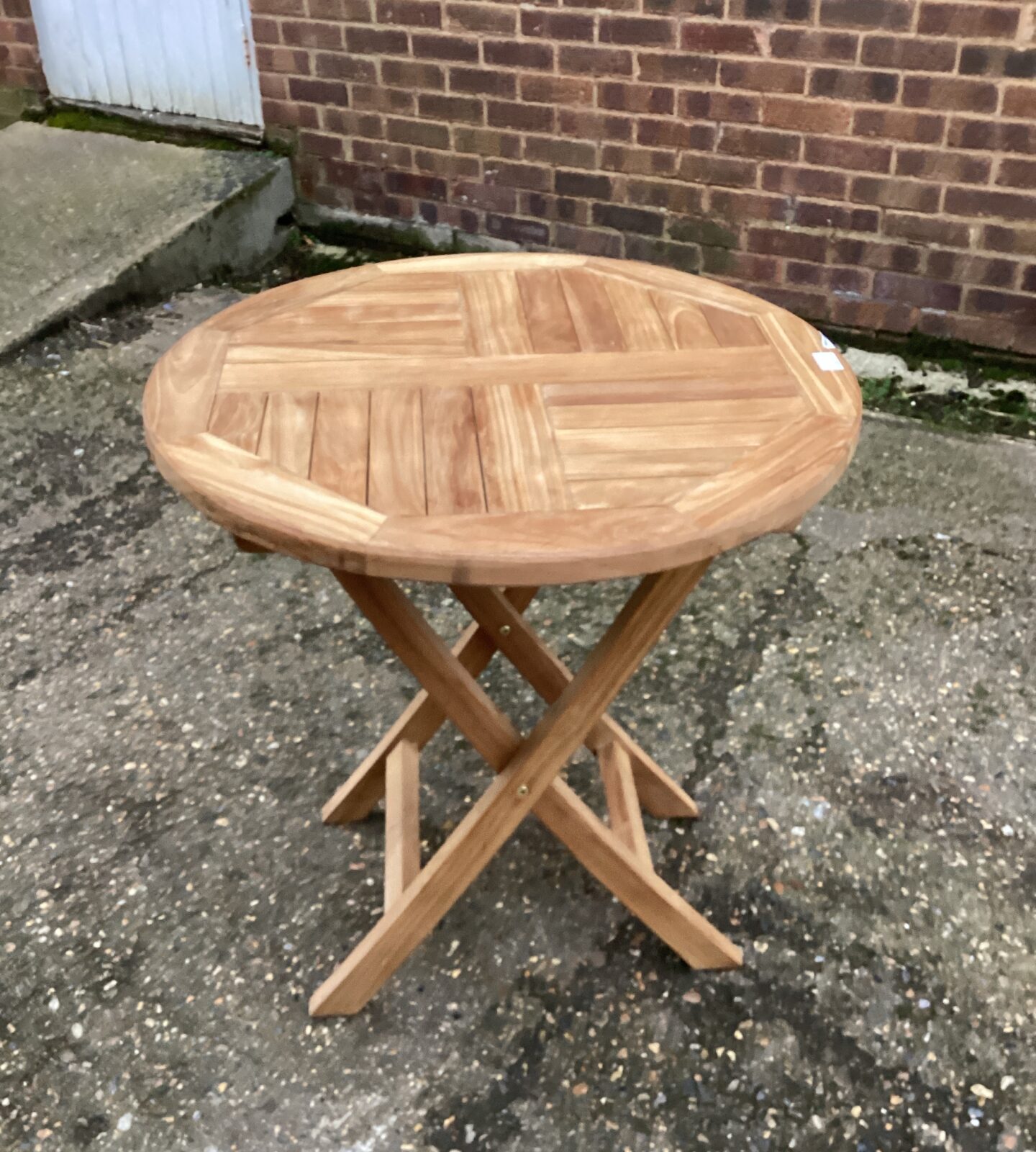 Round folding wooden garden table