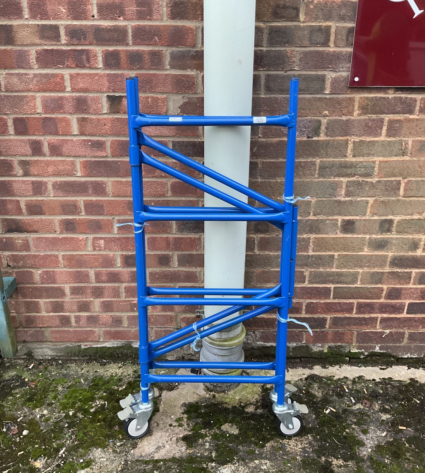 Small blue work tower on wheels