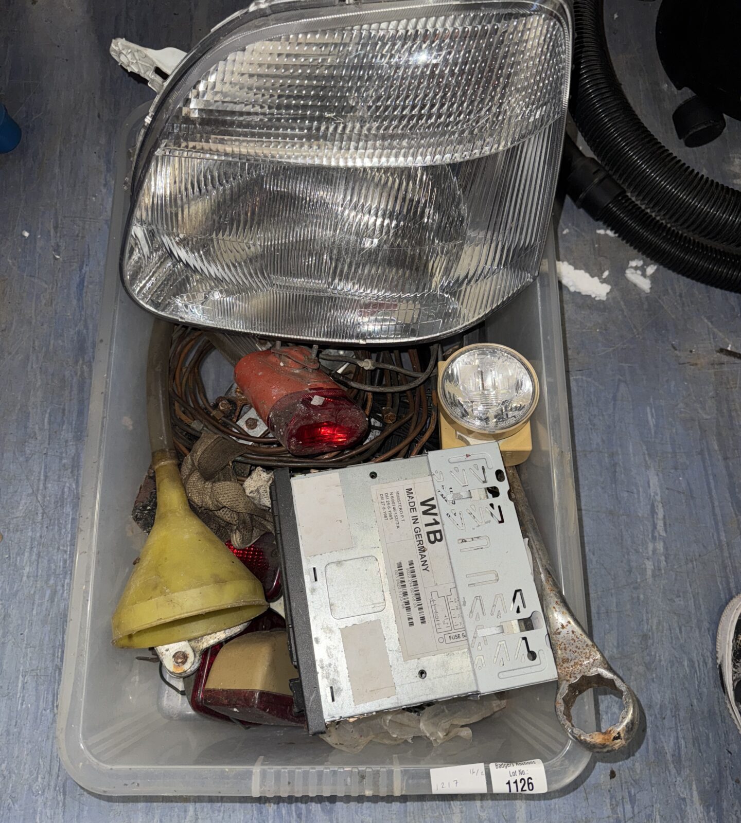 Tray of garage clearance items inc large headlight