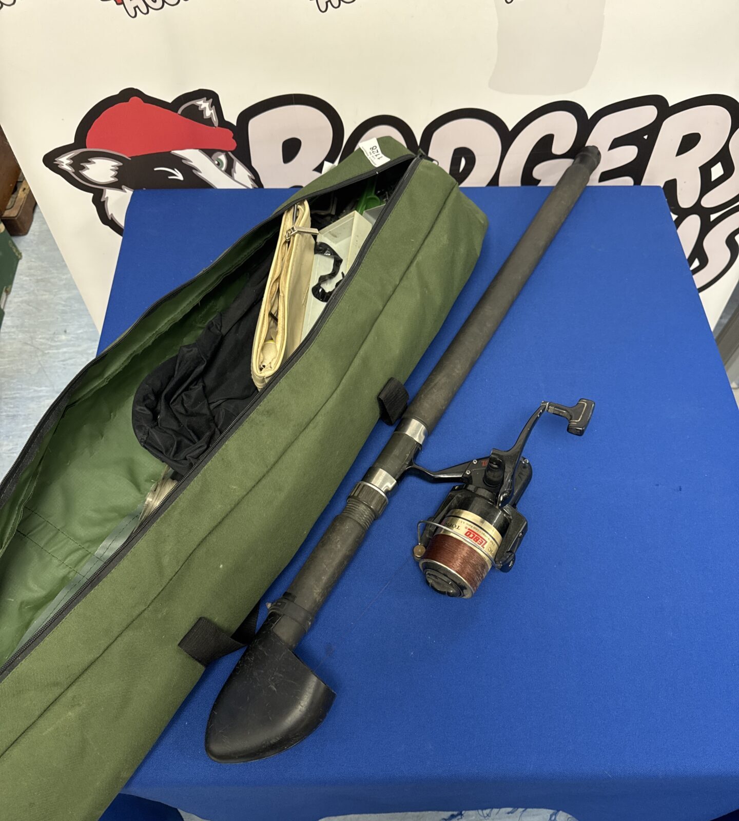 Sea fishing rod with zebco tropic 60 reel & accessories in bag