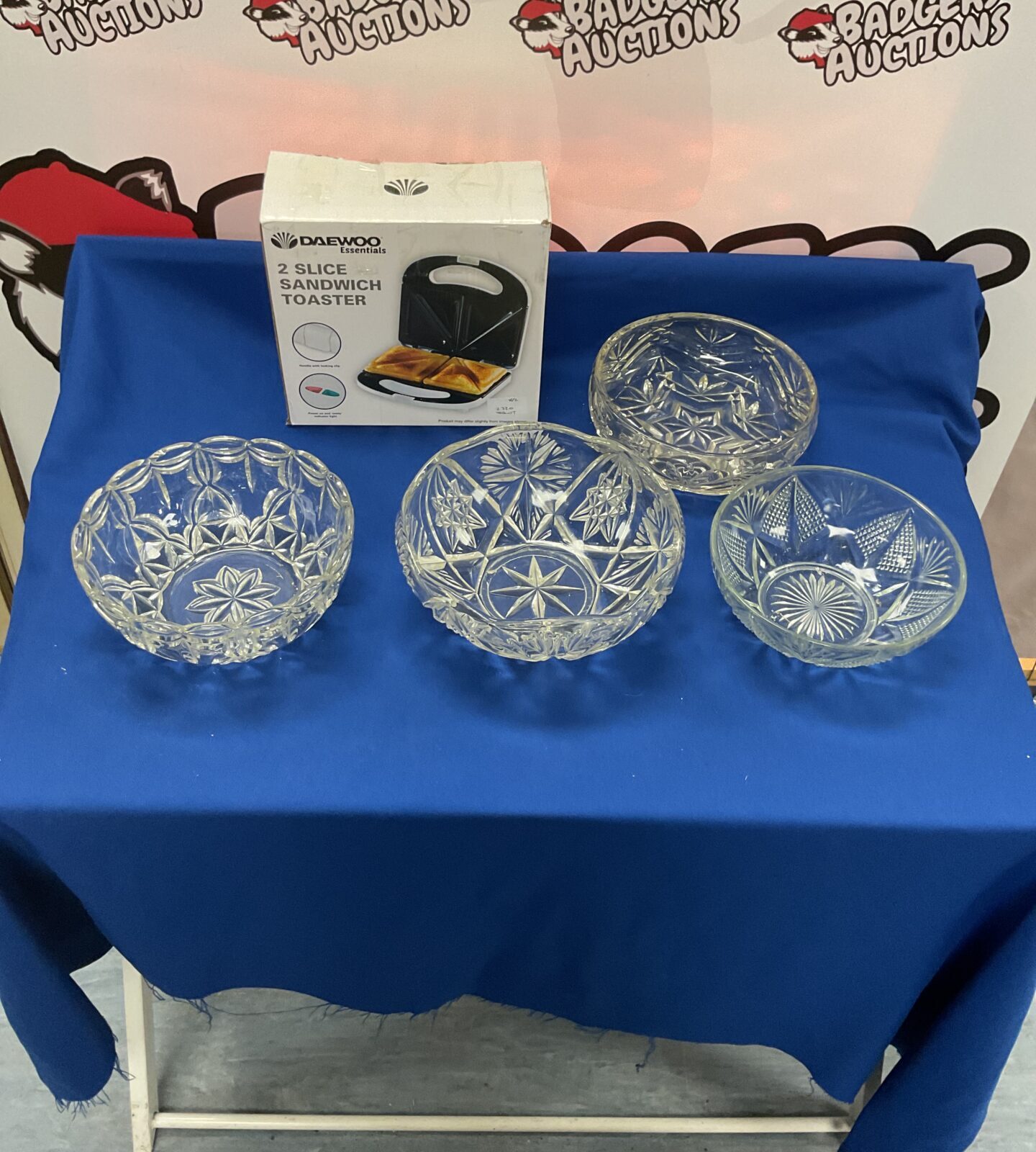 Four crystal style bowls with daewoo mini toaster