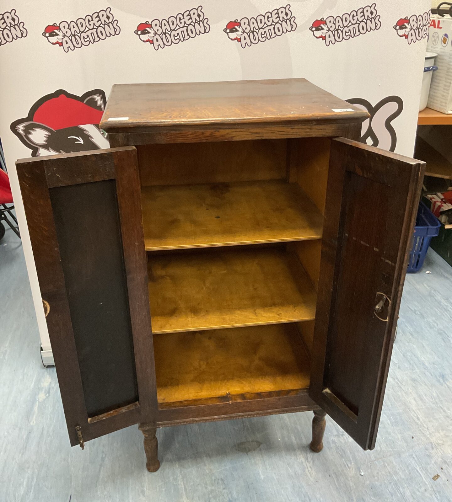 Antique oak bedroom shirt cupboard - Image 2