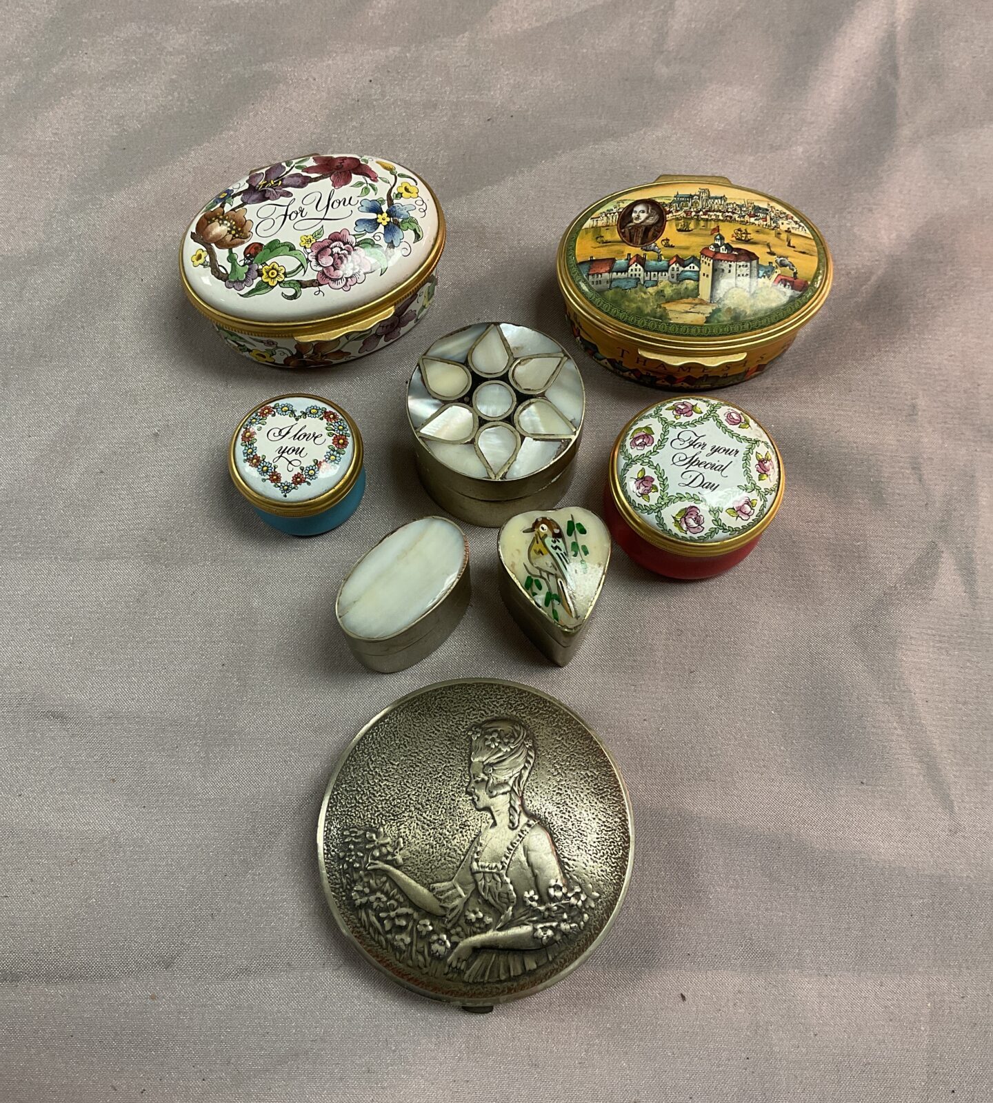 Collection of trinket and pill pots inc halcyon days enamels