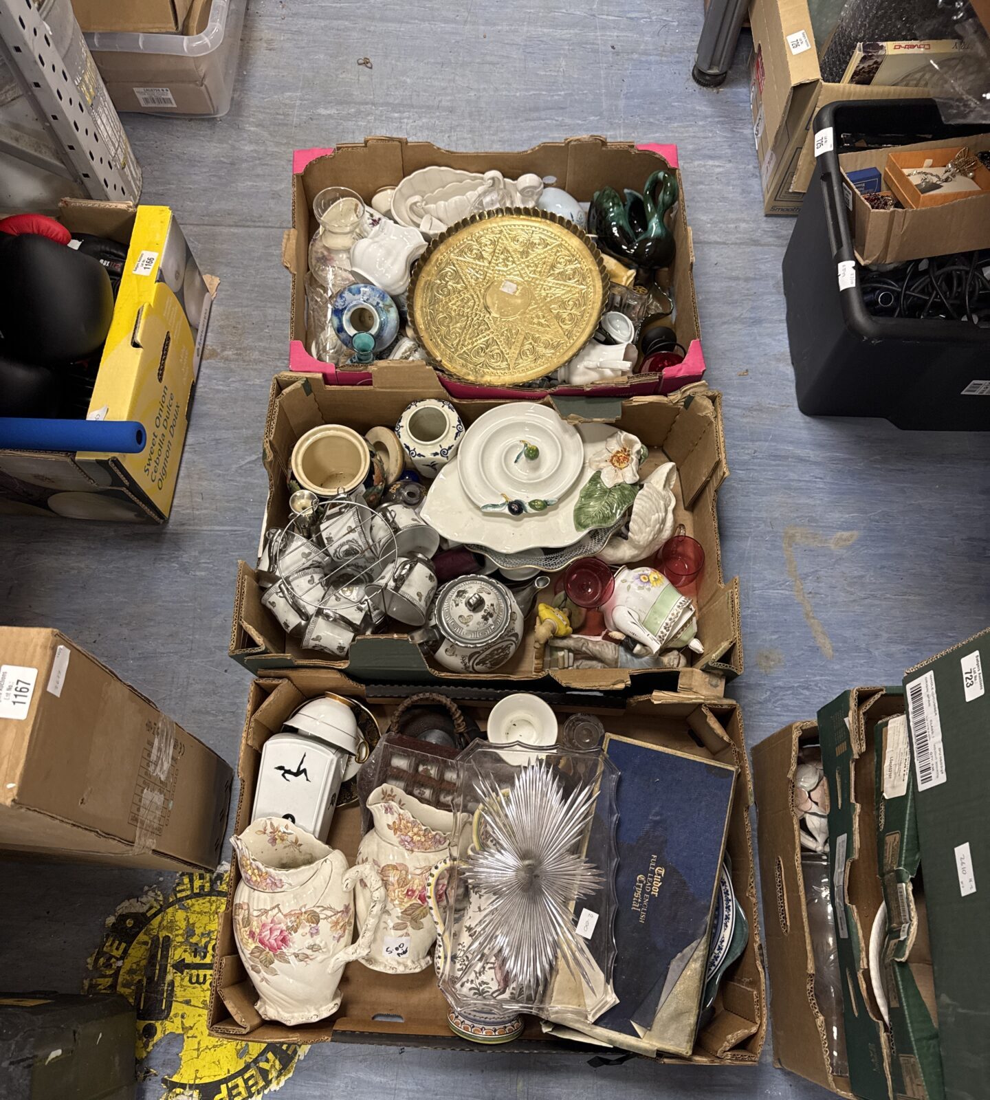 Three trays of assorted chinaware & other items