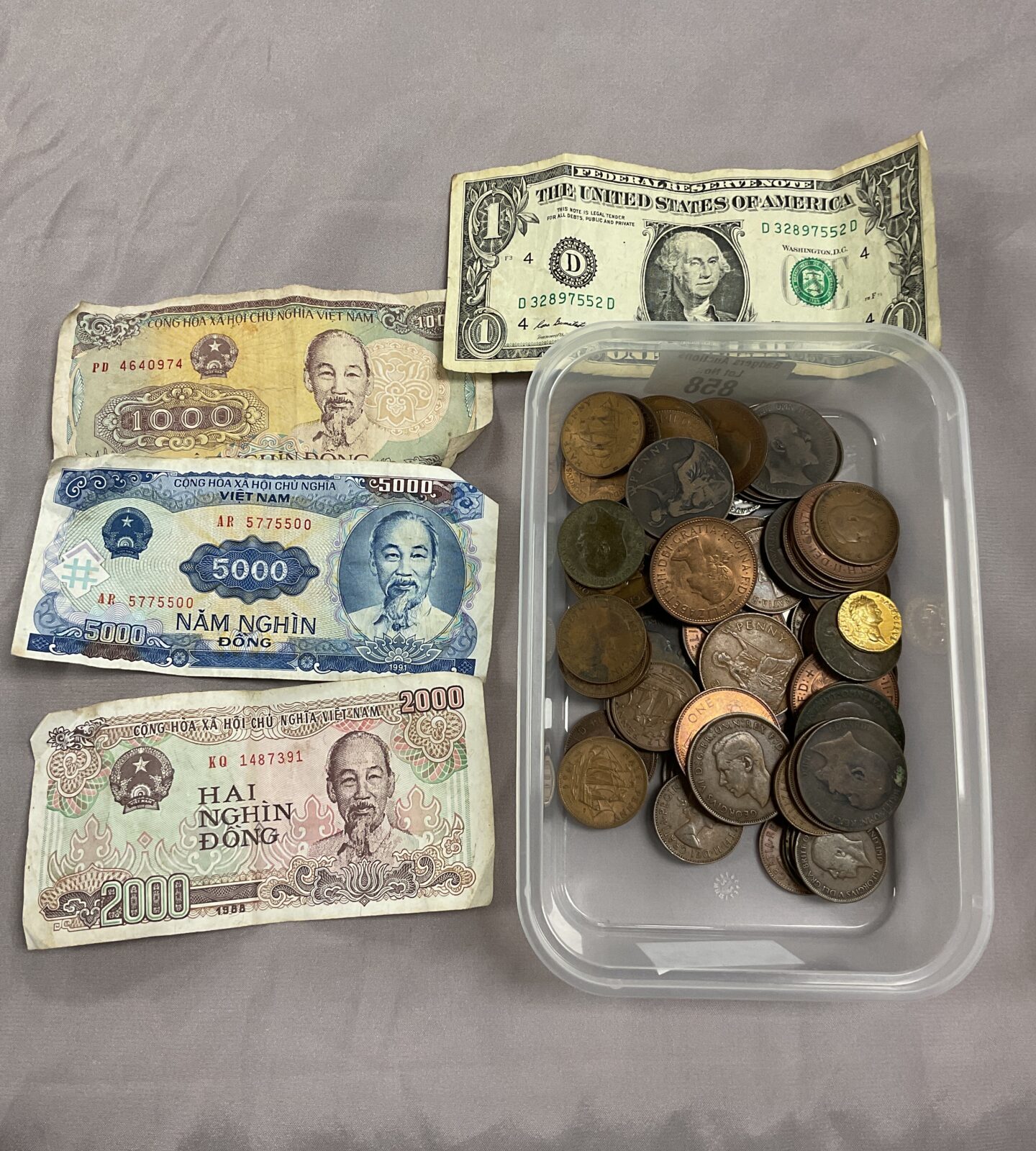 Tub mixed coins and banknotes