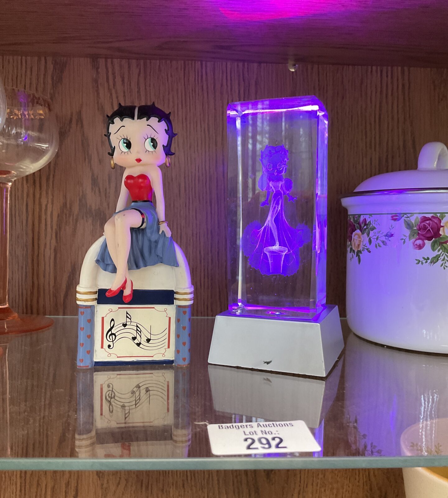 Betty Boop Juke Box figurine and illuminating Glass Figure