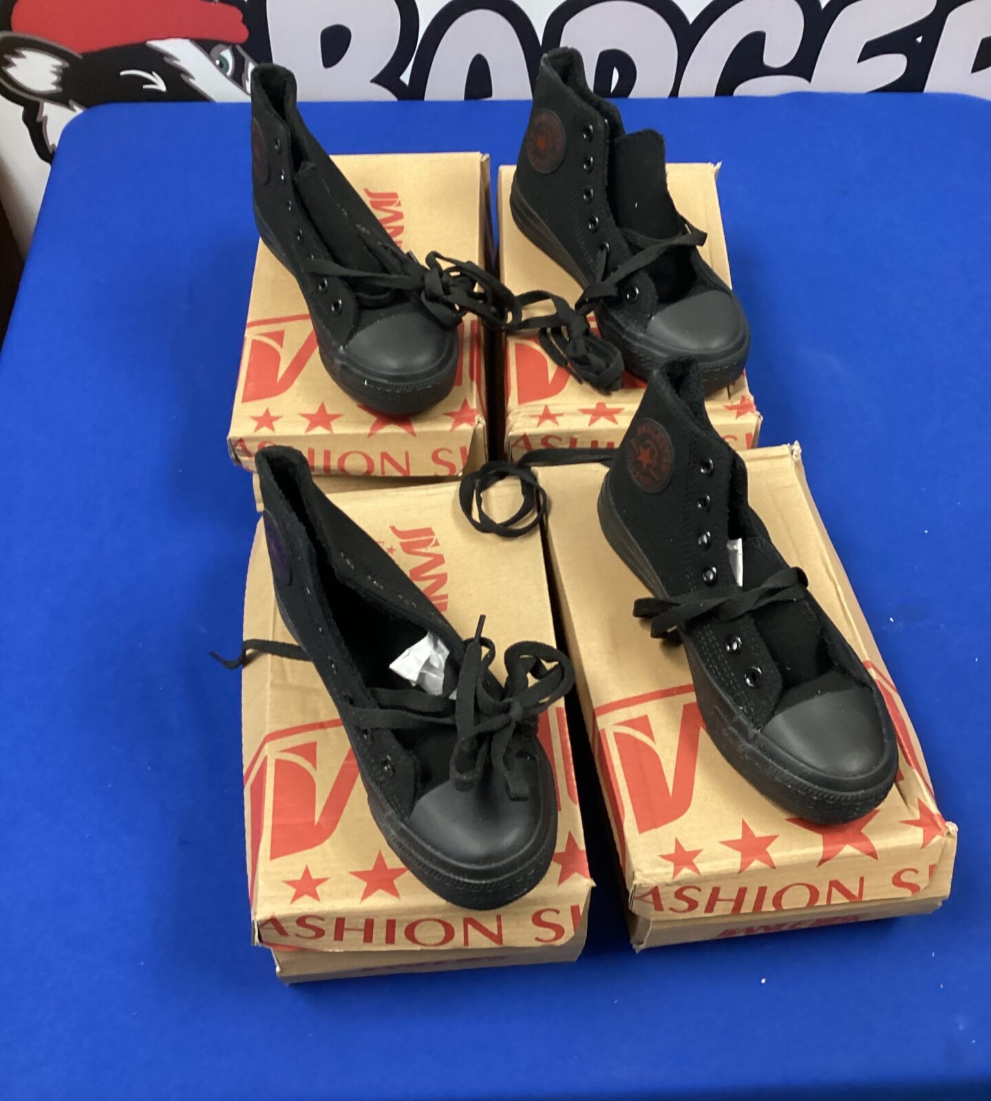 Four new pairs of jianlestar fashion shoes size 36