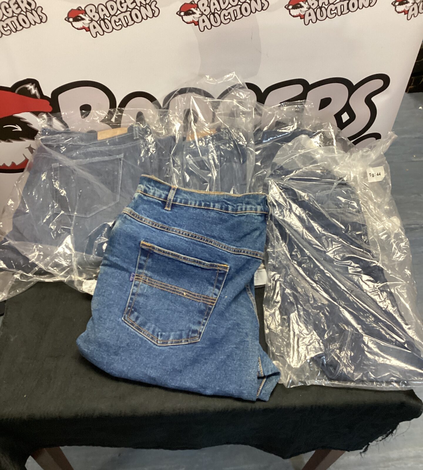 Five new pairs of denim jeans size 38 to 44