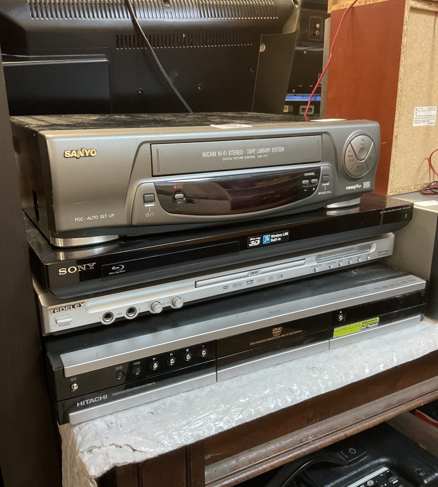 Bundle of bluray, dvd & vhs players inc sony & sanyo