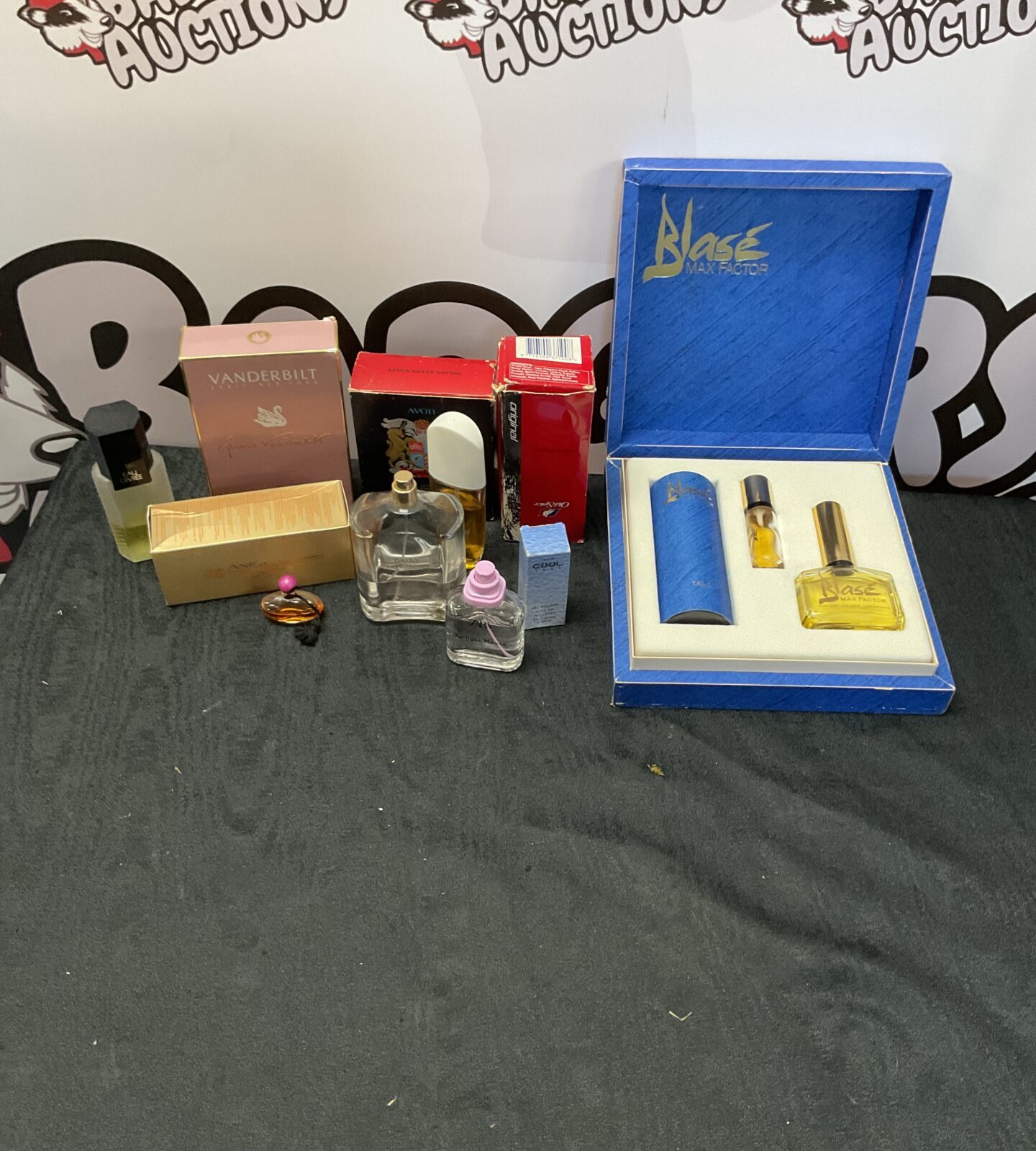 Box of mixed beuty items inc perfumes and after shaves inc old spice